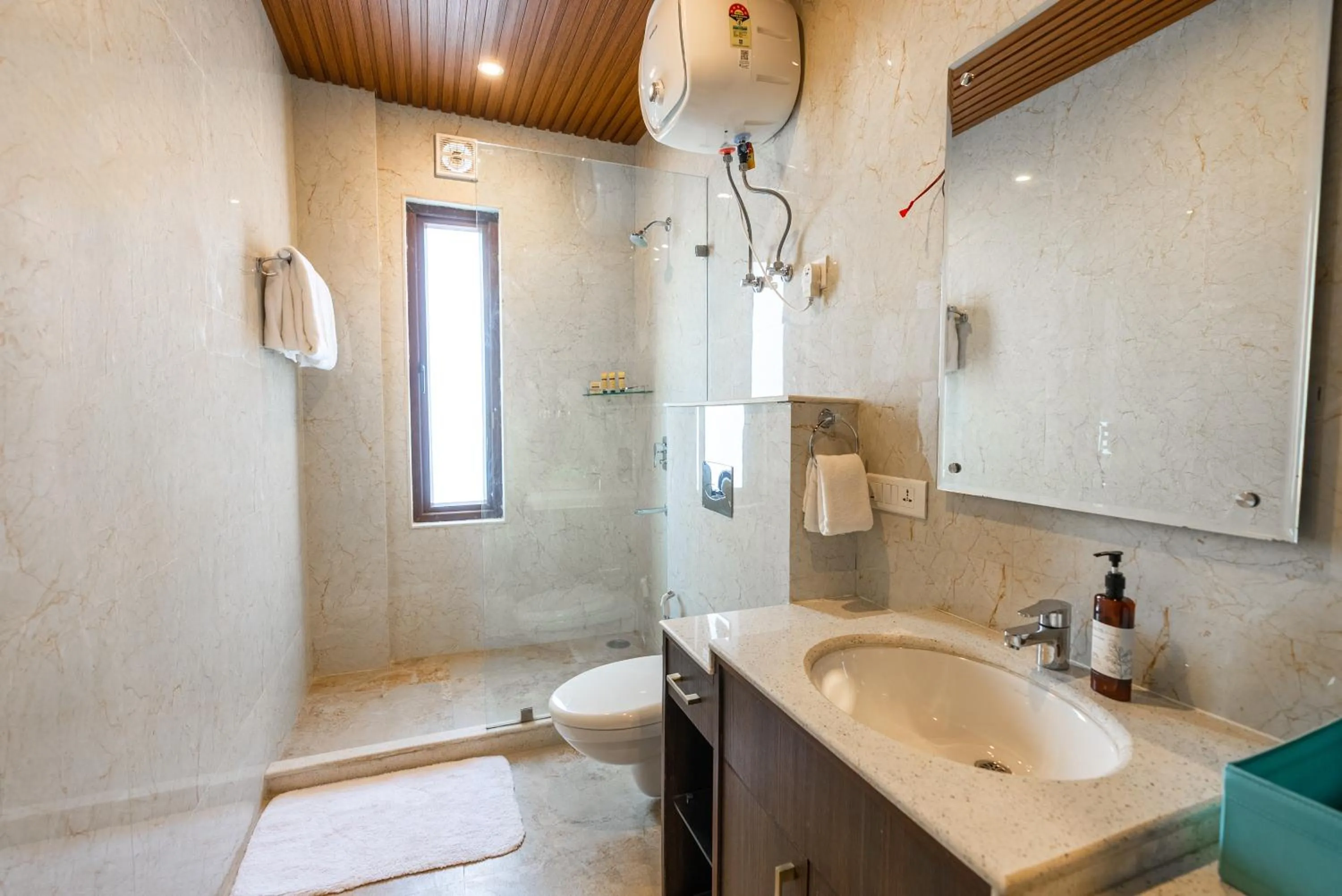 Bathroom in The Manor Luxury Apartments, Shimla
