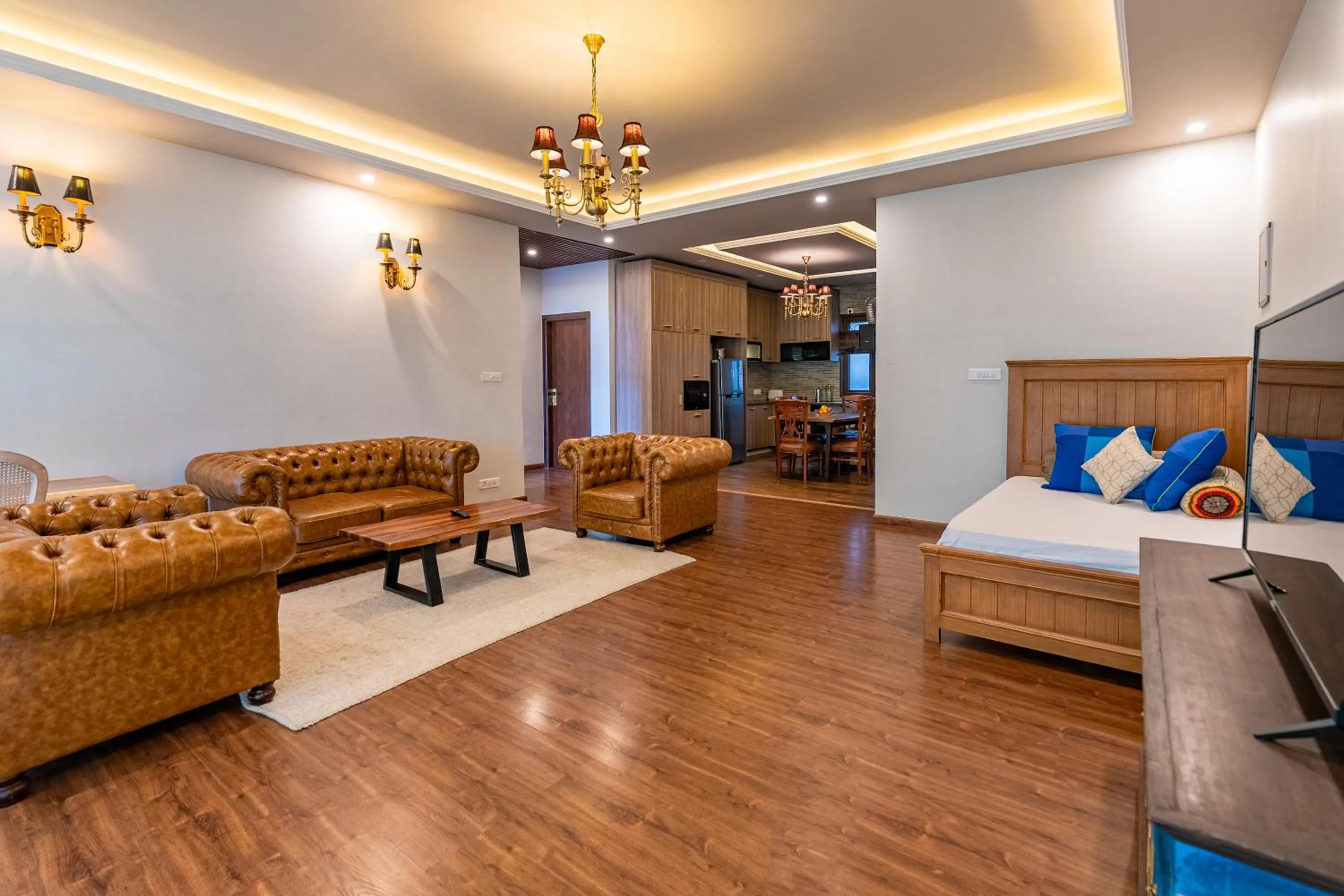 TV and multimedia, Bed in The Manor Luxury Apartments, Shimla