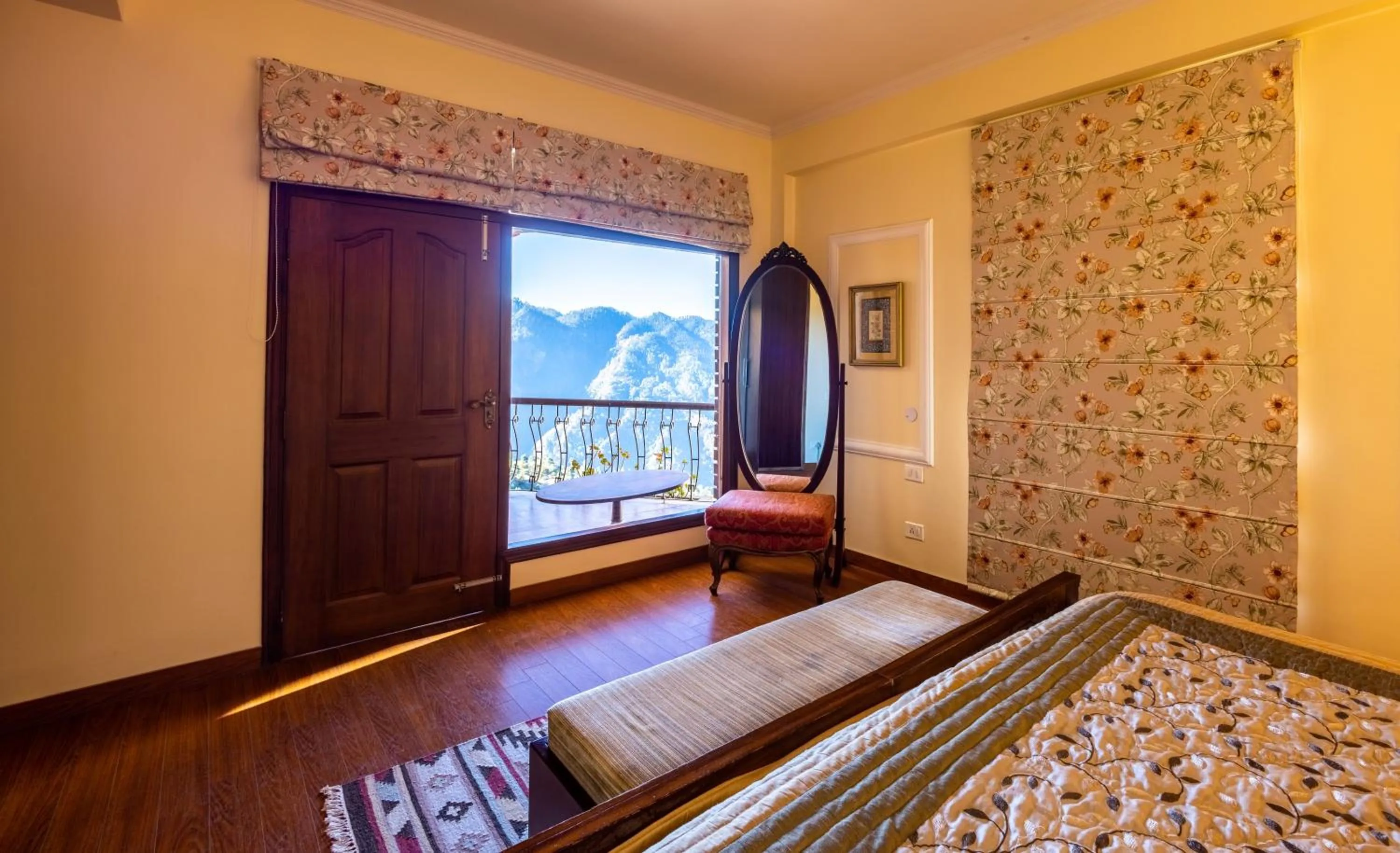 Bedroom, Bed in The Manor Luxury Apartments, Shimla