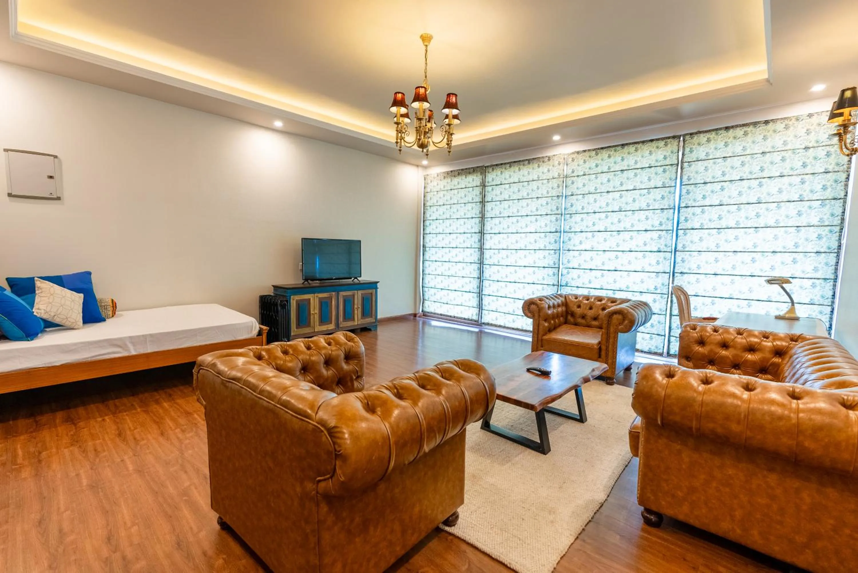 Living room, Bed in The Manor Luxury Apartments, Shimla