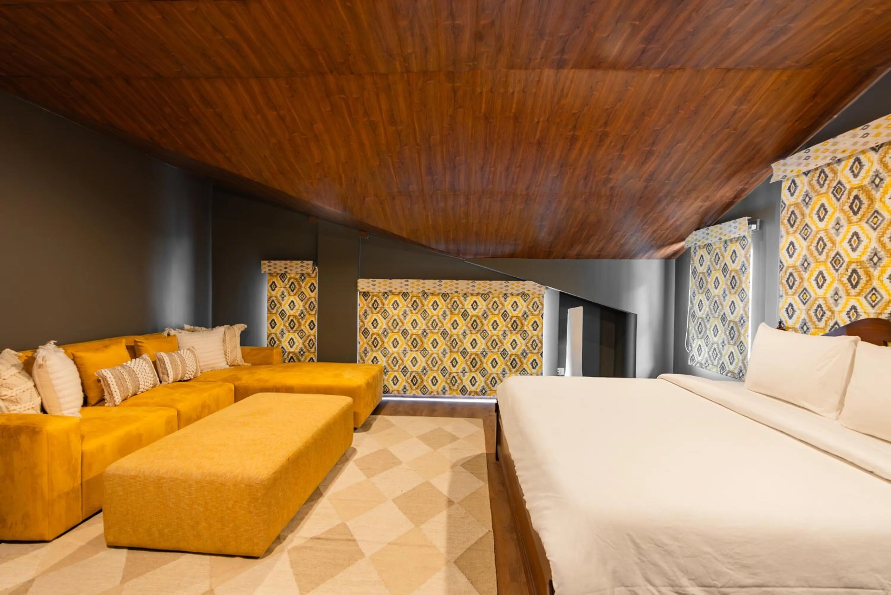 Bedroom, Bed in The Manor Luxury Apartments, Shimla