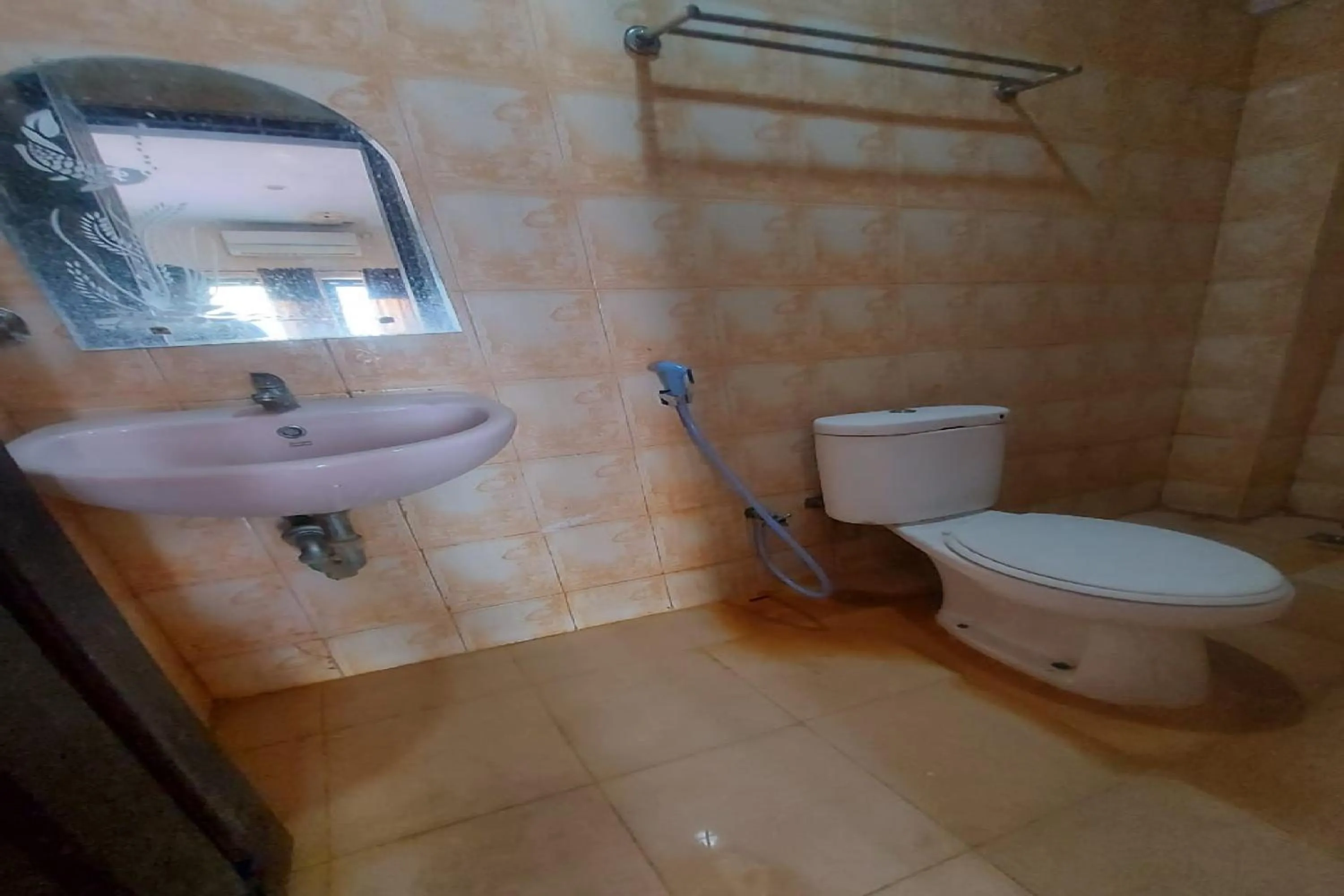 Bathroom in Hotel Mulia Kendari Mitra RedDoorz