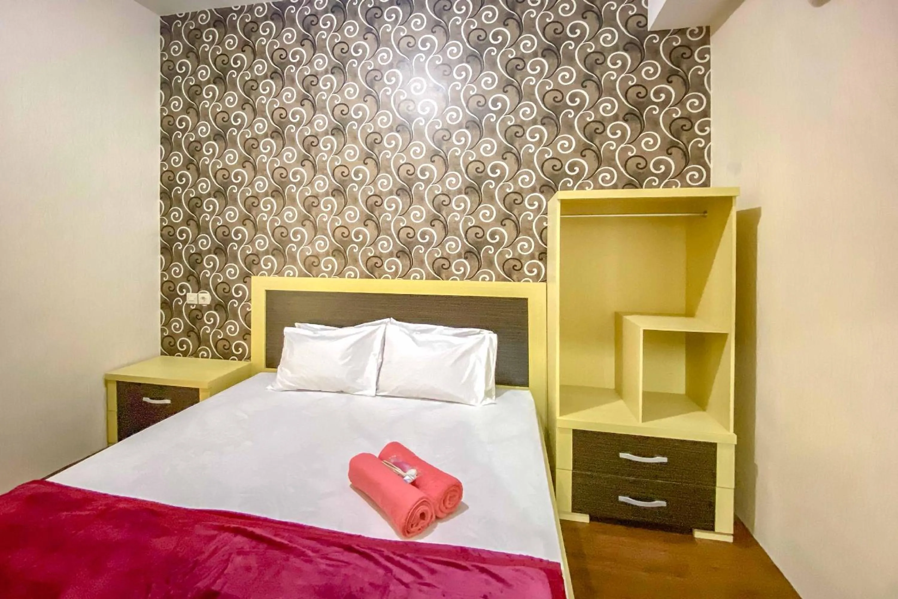 Bed in Tini's Guest House Malang Mitra RedDoorz