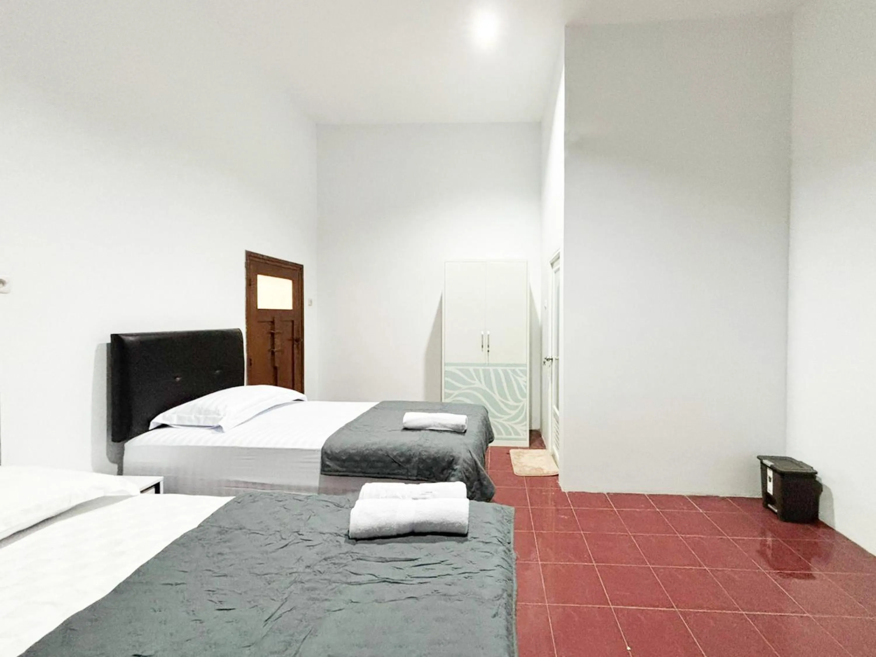 Bedroom, Bed in Tini's Guest House Malang Mitra RedDoorz