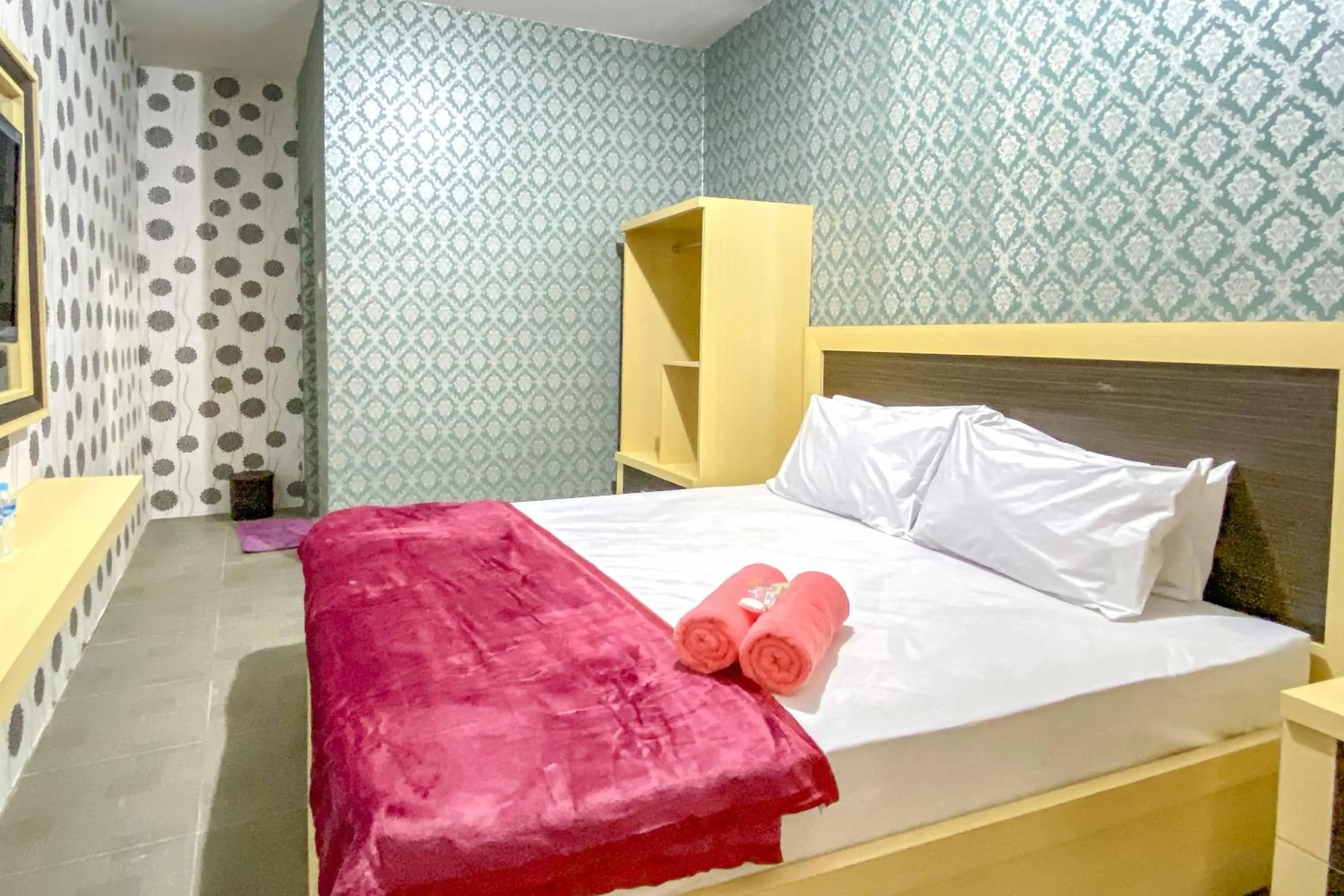 Bed in Tini's Guest House Malang Mitra RedDoorz