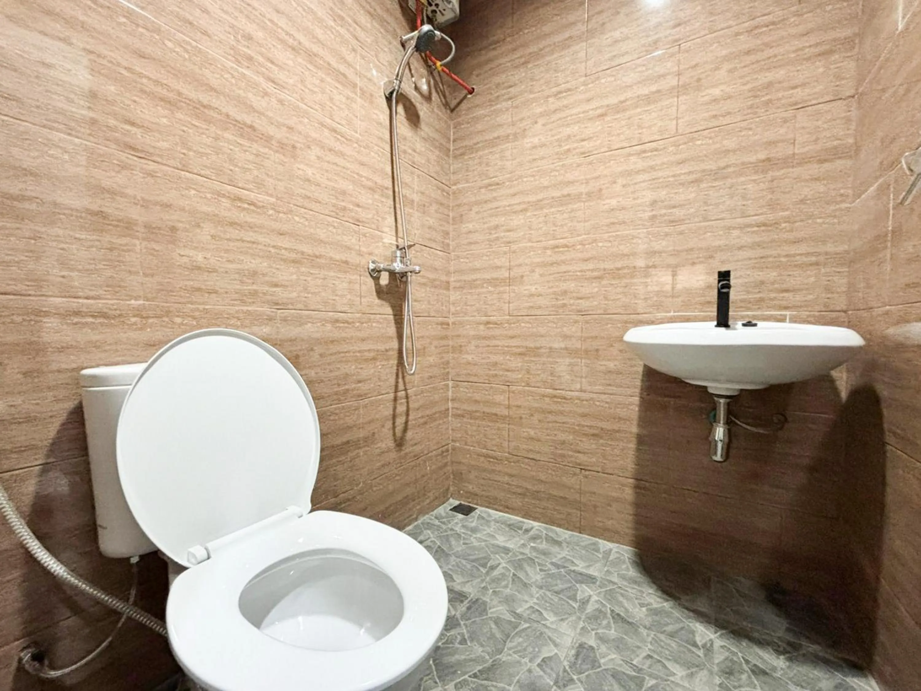 Bathroom in Tini's Guest House Malang Mitra RedDoorz