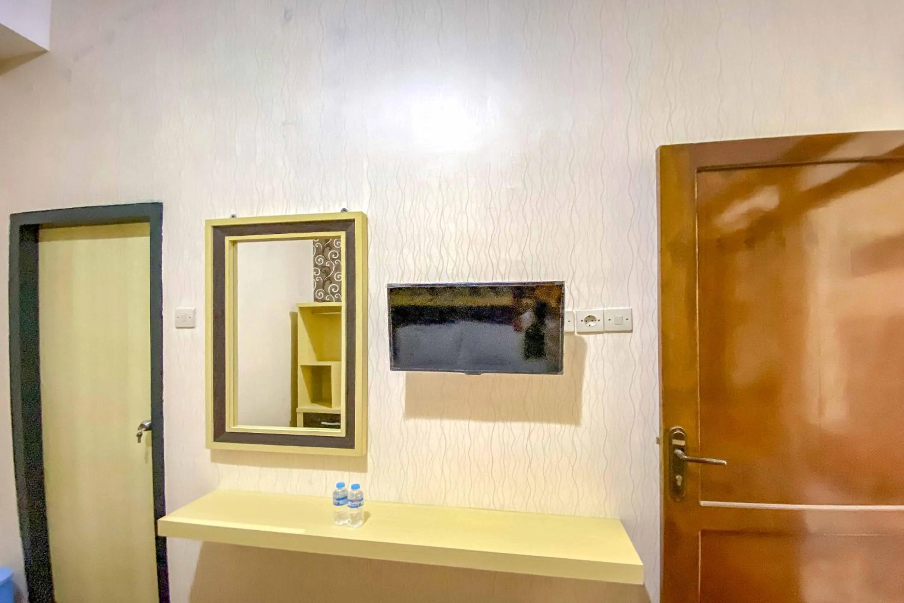 Bathroom in Tini's Guest House Malang Mitra RedDoorz