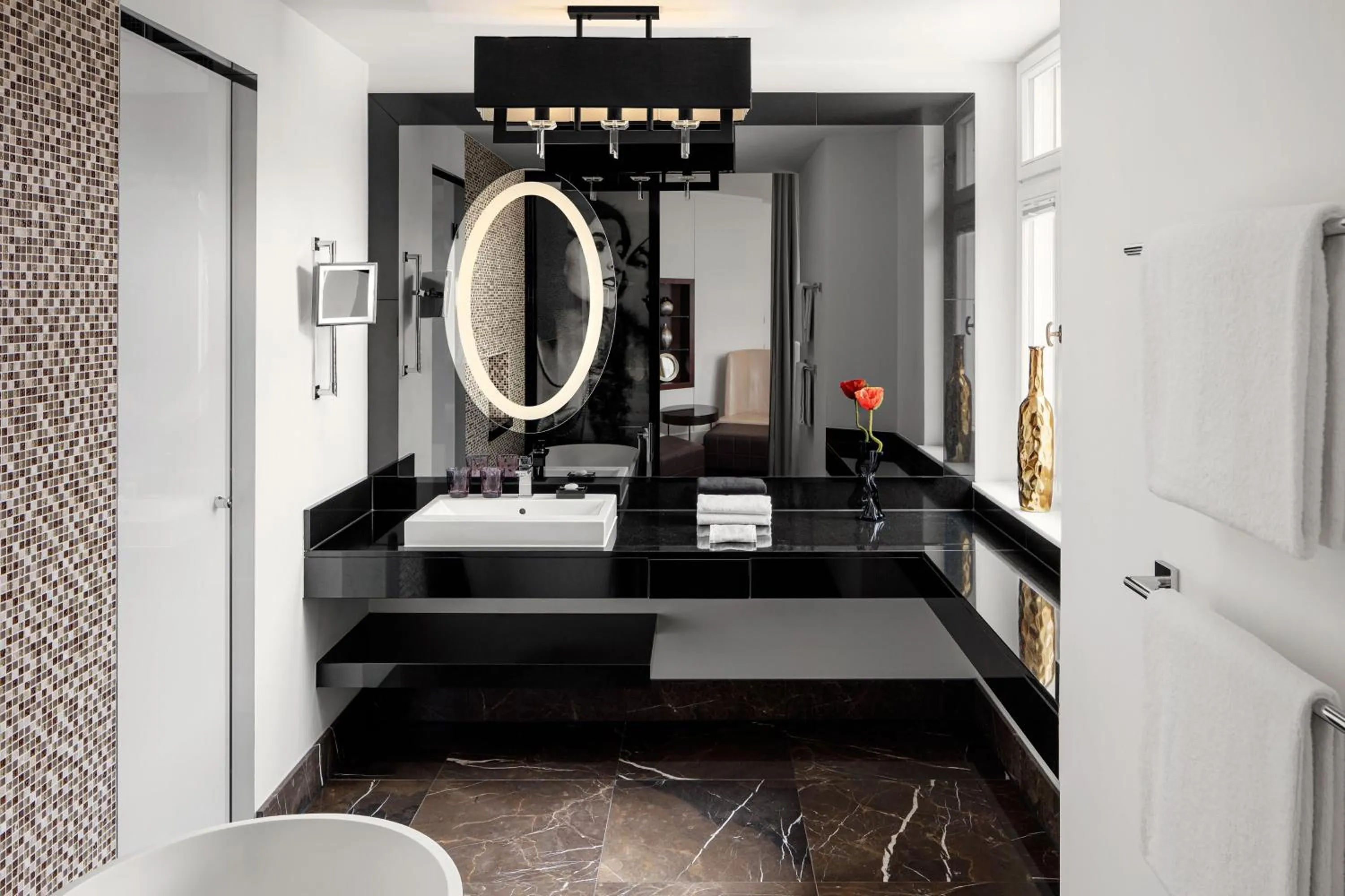 Bathroom in Roomers Berlin Steinplatz, Autograph Collection