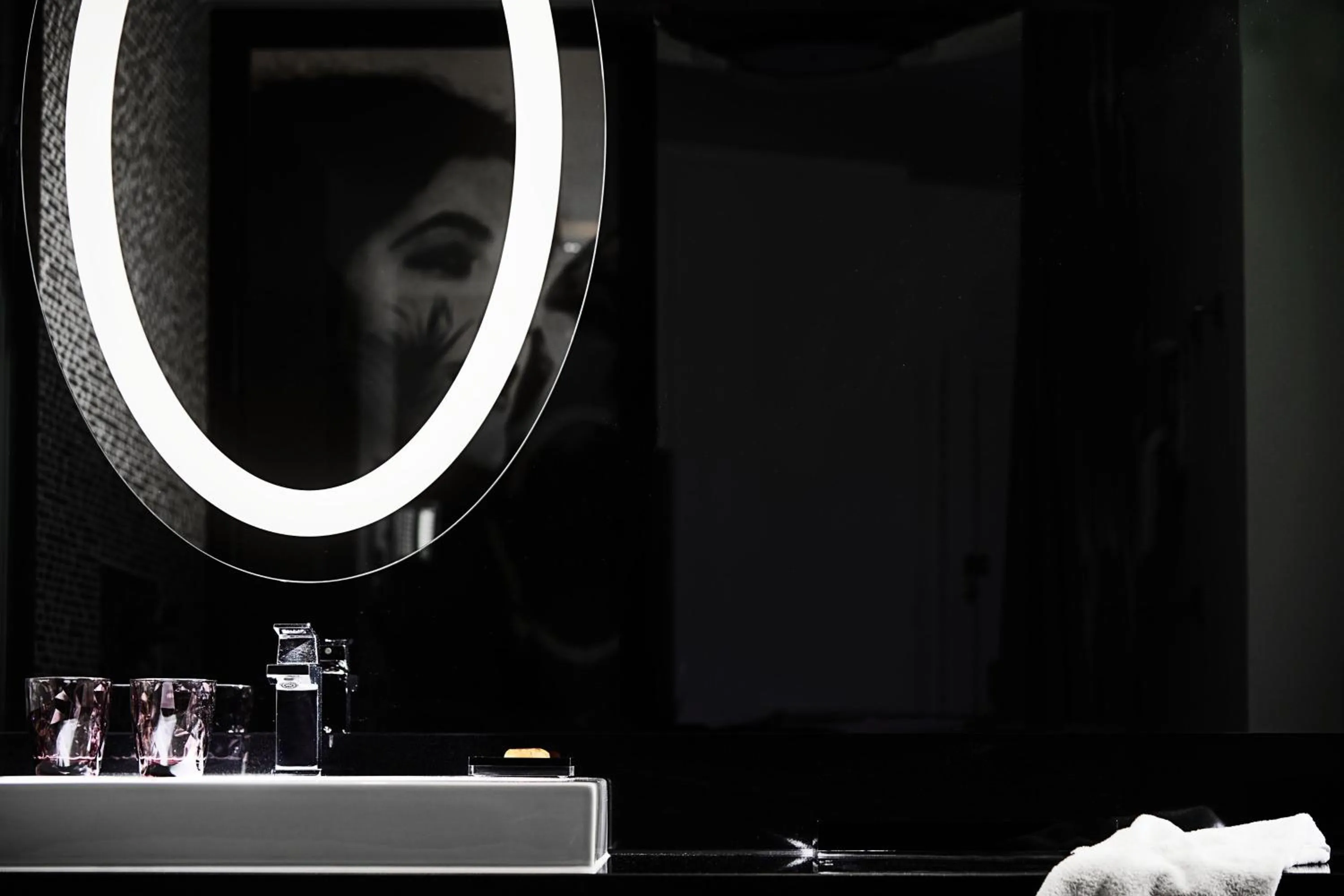 Bathroom in Roomers Berlin Steinplatz, Autograph Collection