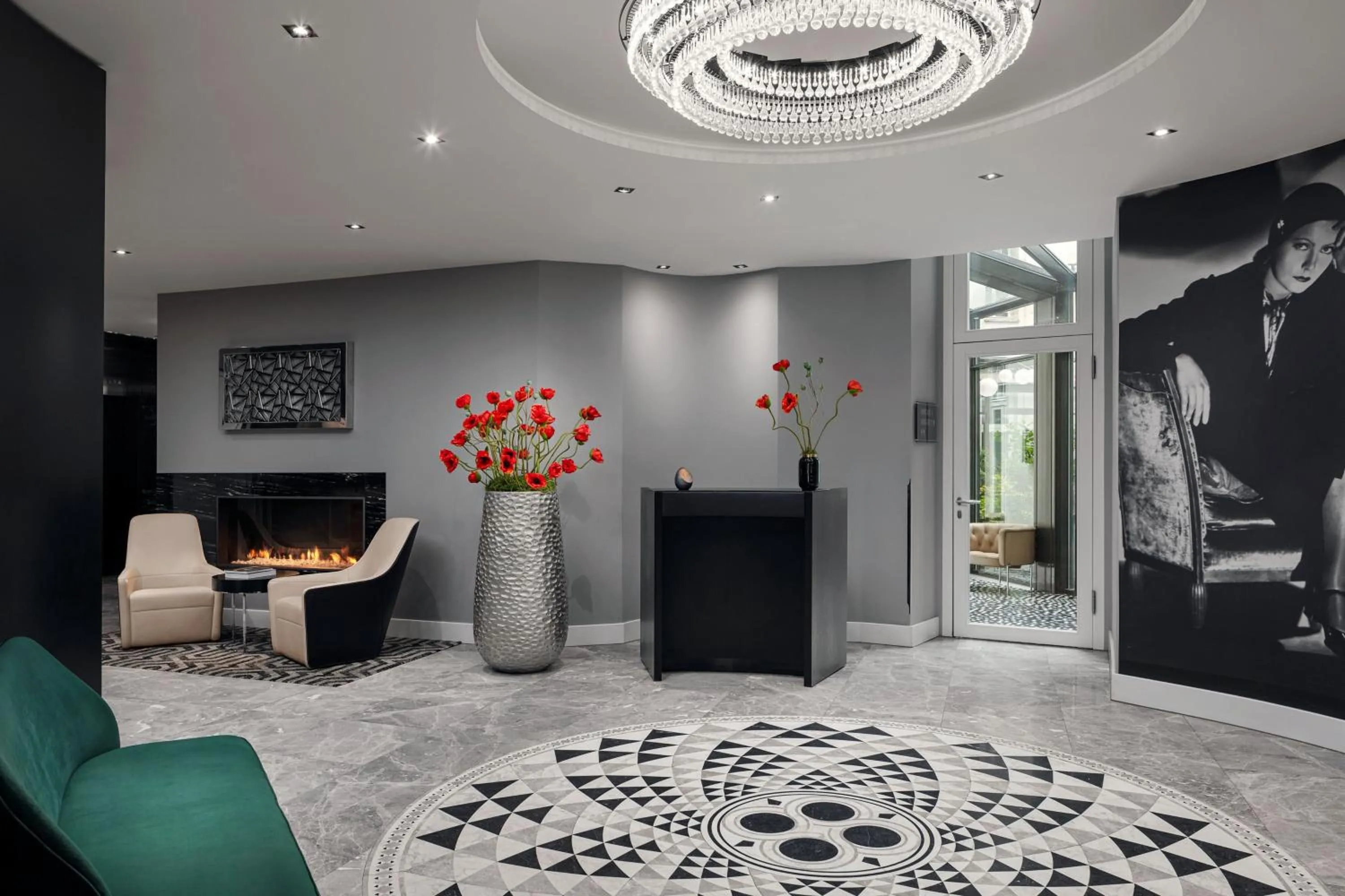 Lobby or reception in Roomers Berlin Steinplatz, Autograph Collection