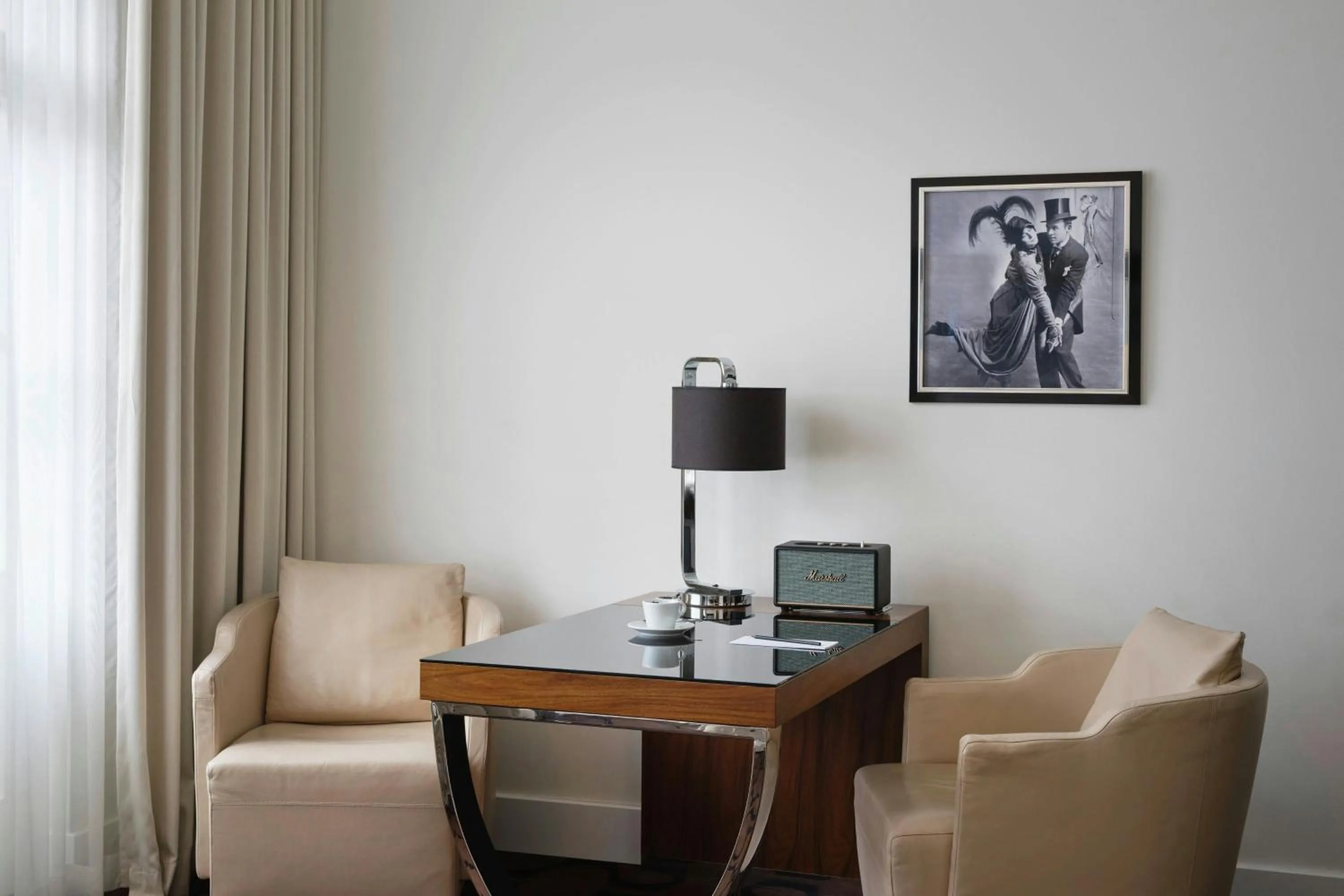 Photo of the whole room in Roomers Berlin Steinplatz, Autograph Collection