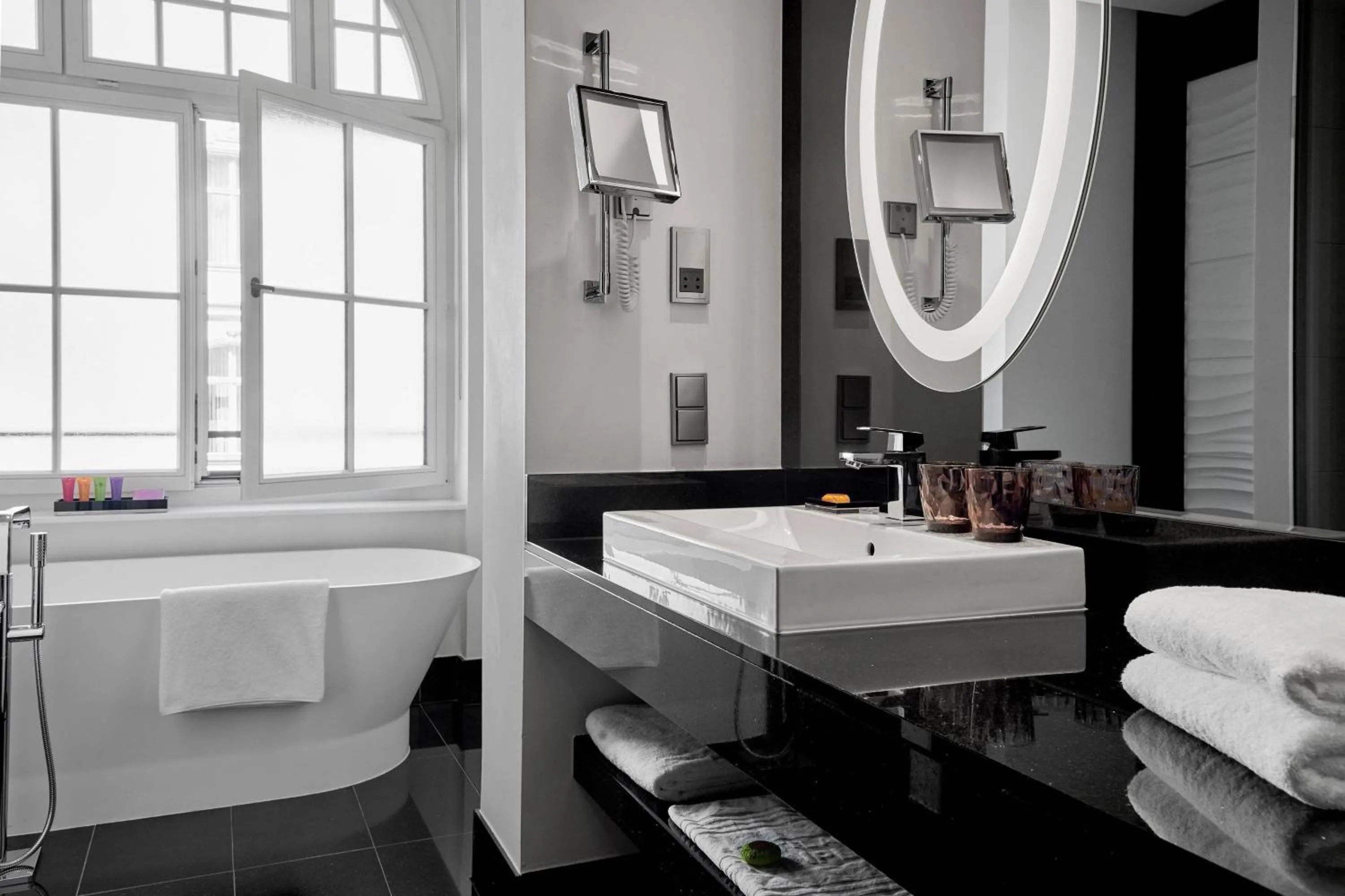 Bathroom in Roomers Berlin Steinplatz, Autograph Collection