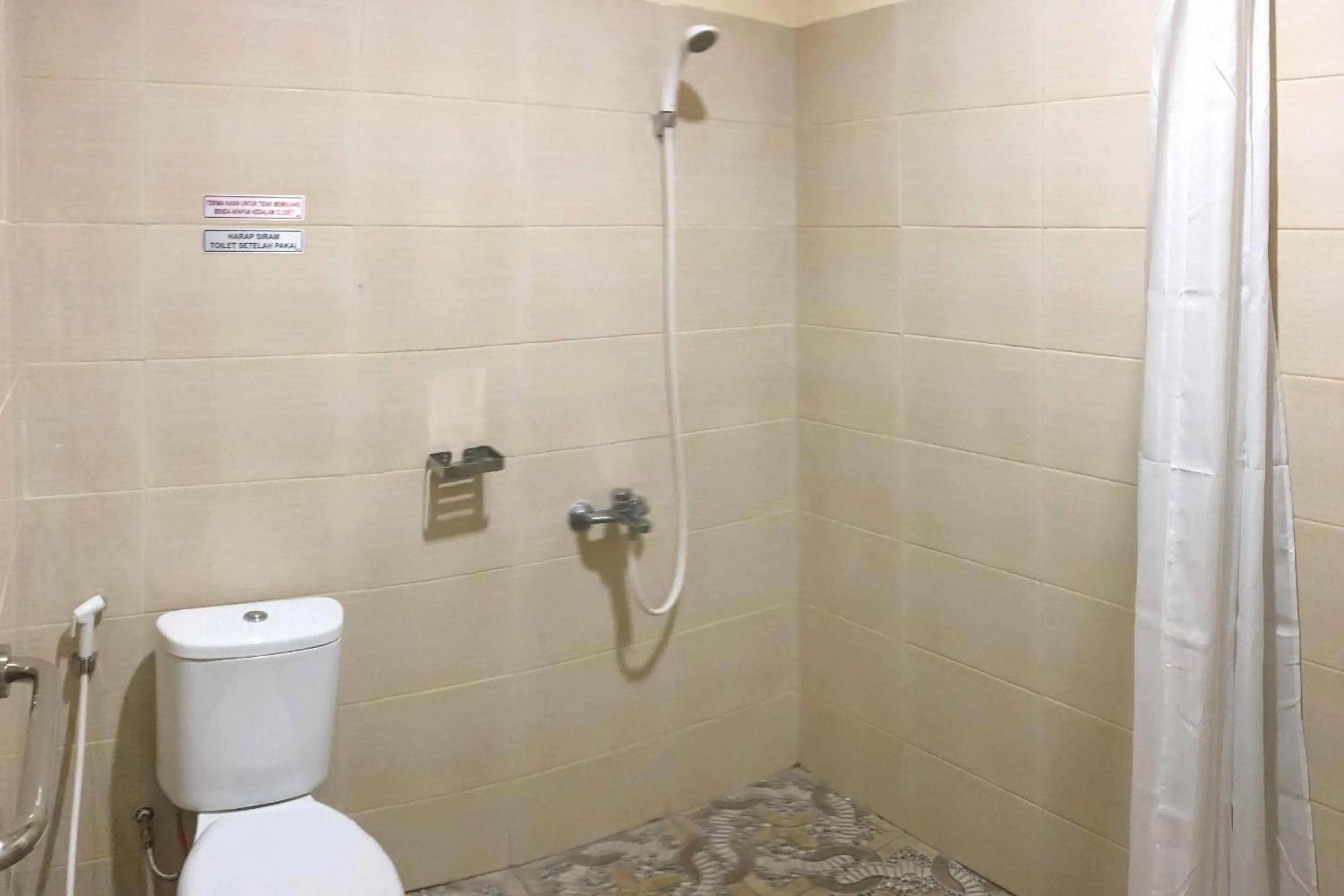 Bathroom in Wisma Syariah UINSU Medan Mitra RedDoorz