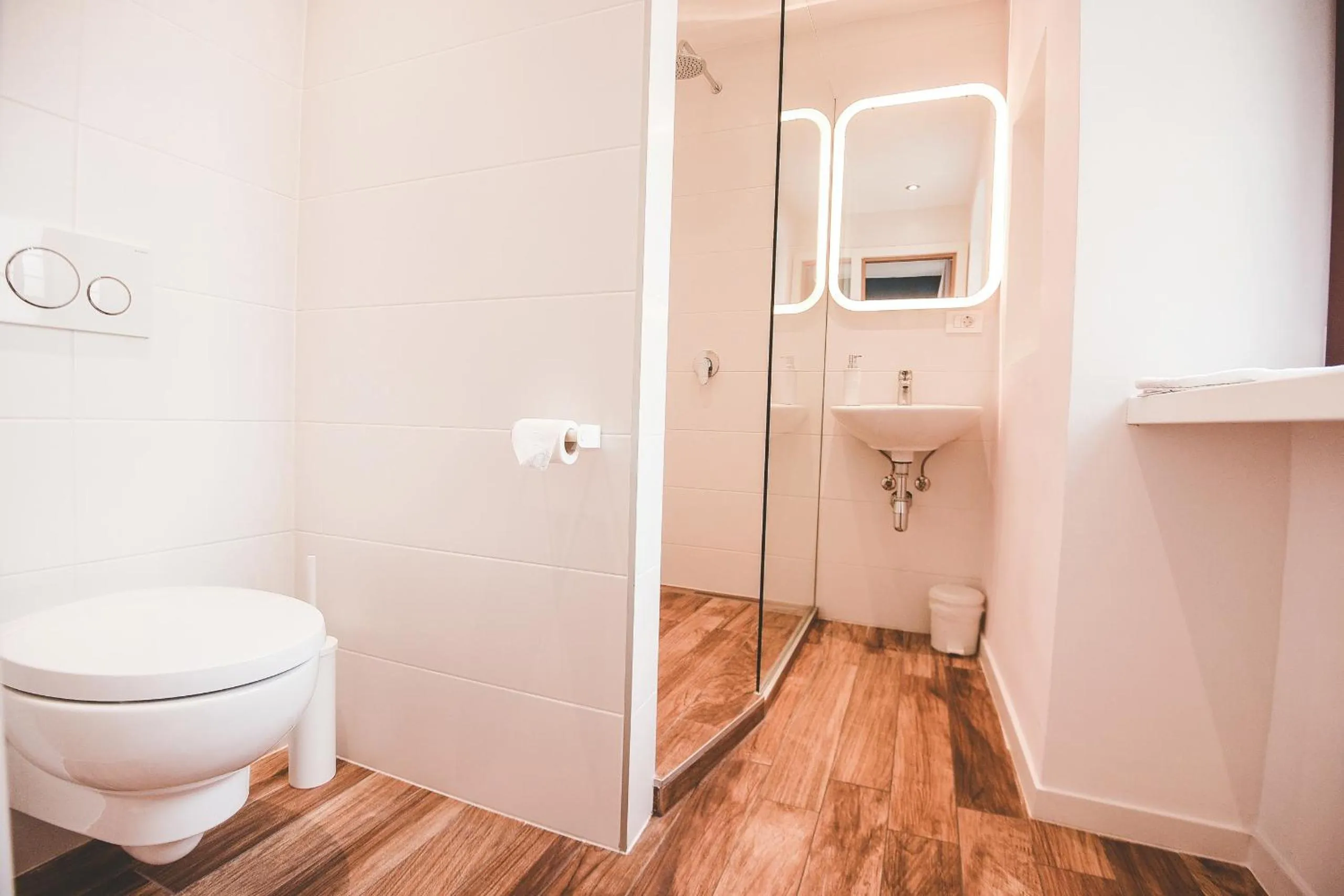 Bathroom in TRE RE - self check in