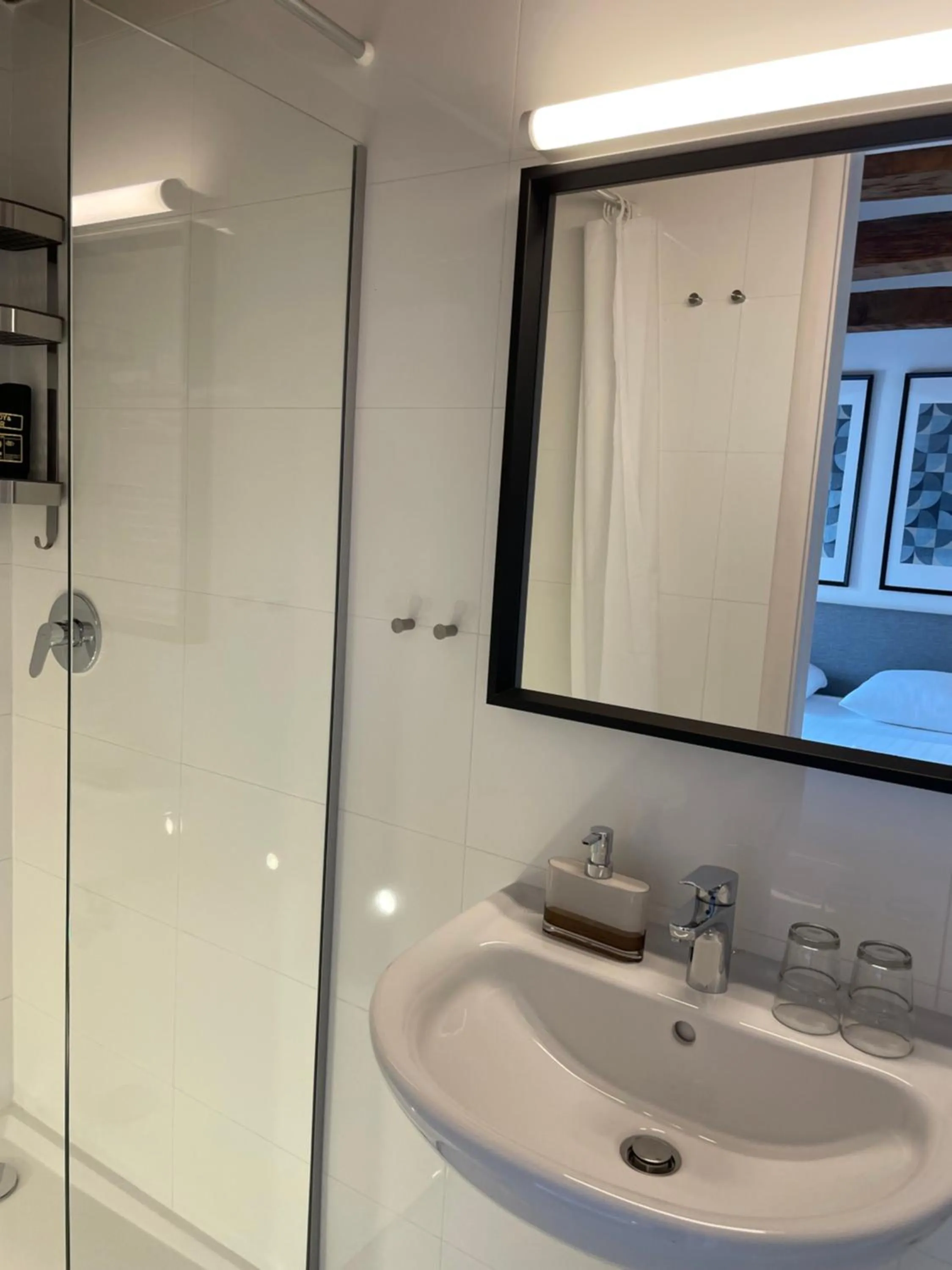 Bathroom in TRE RE - self check in