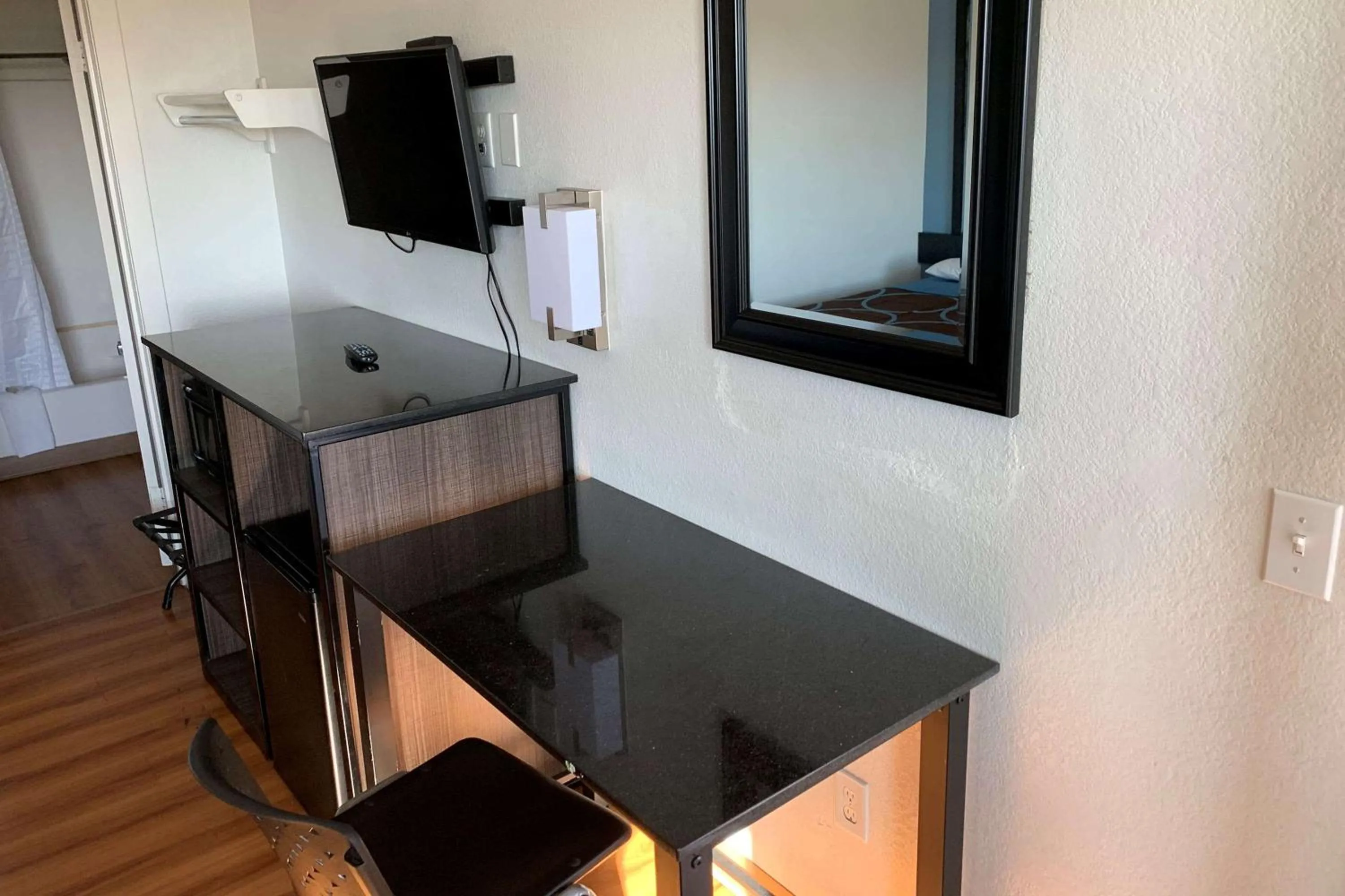 Photo of the whole room in Super 8 by Wyndham Phoenix West