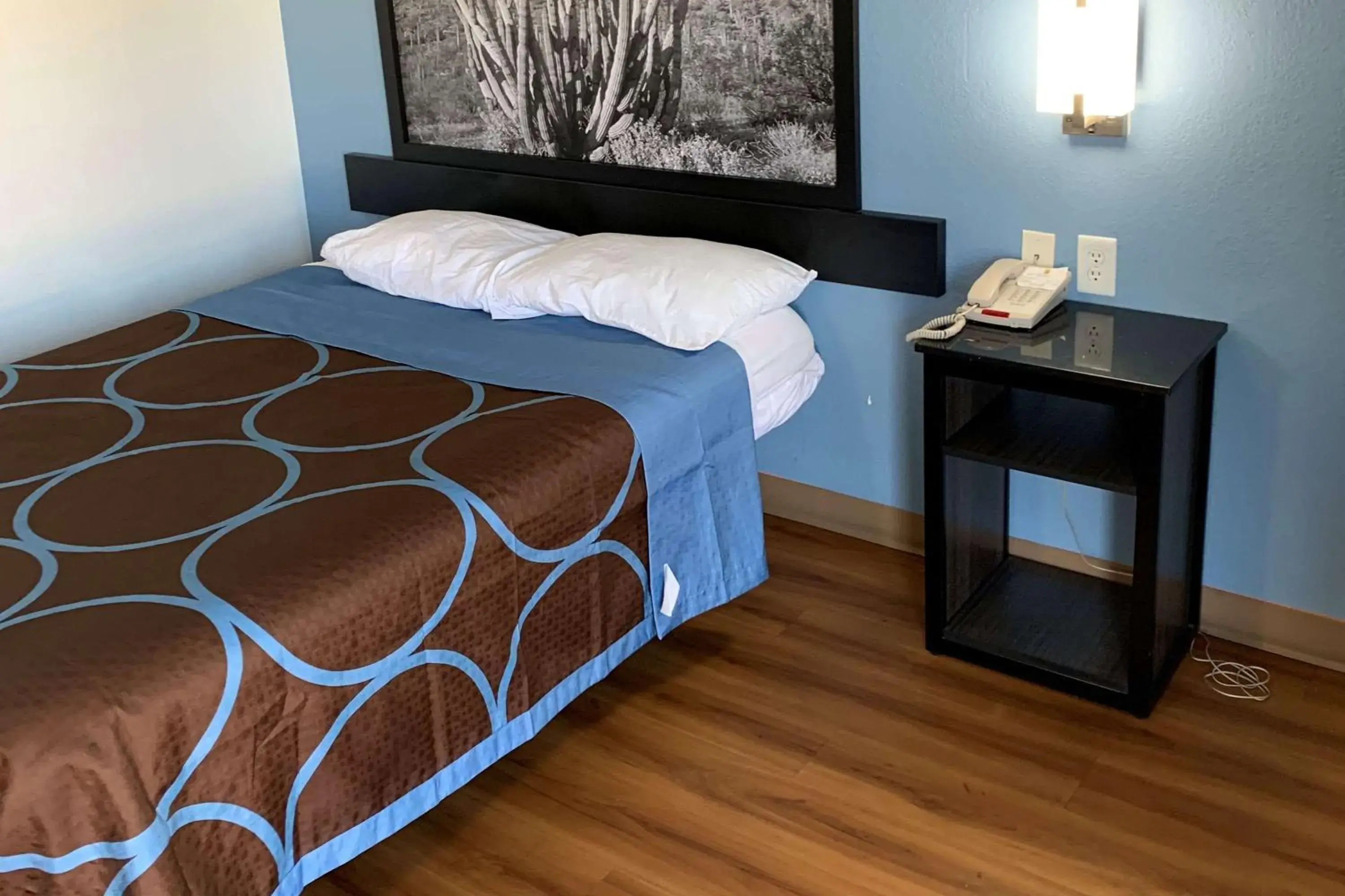 Queen Room - Smoking in Super 8 by Wyndham Phoenix West Queen Room - Smoking in Super 8 by Wyndham Phoenix West