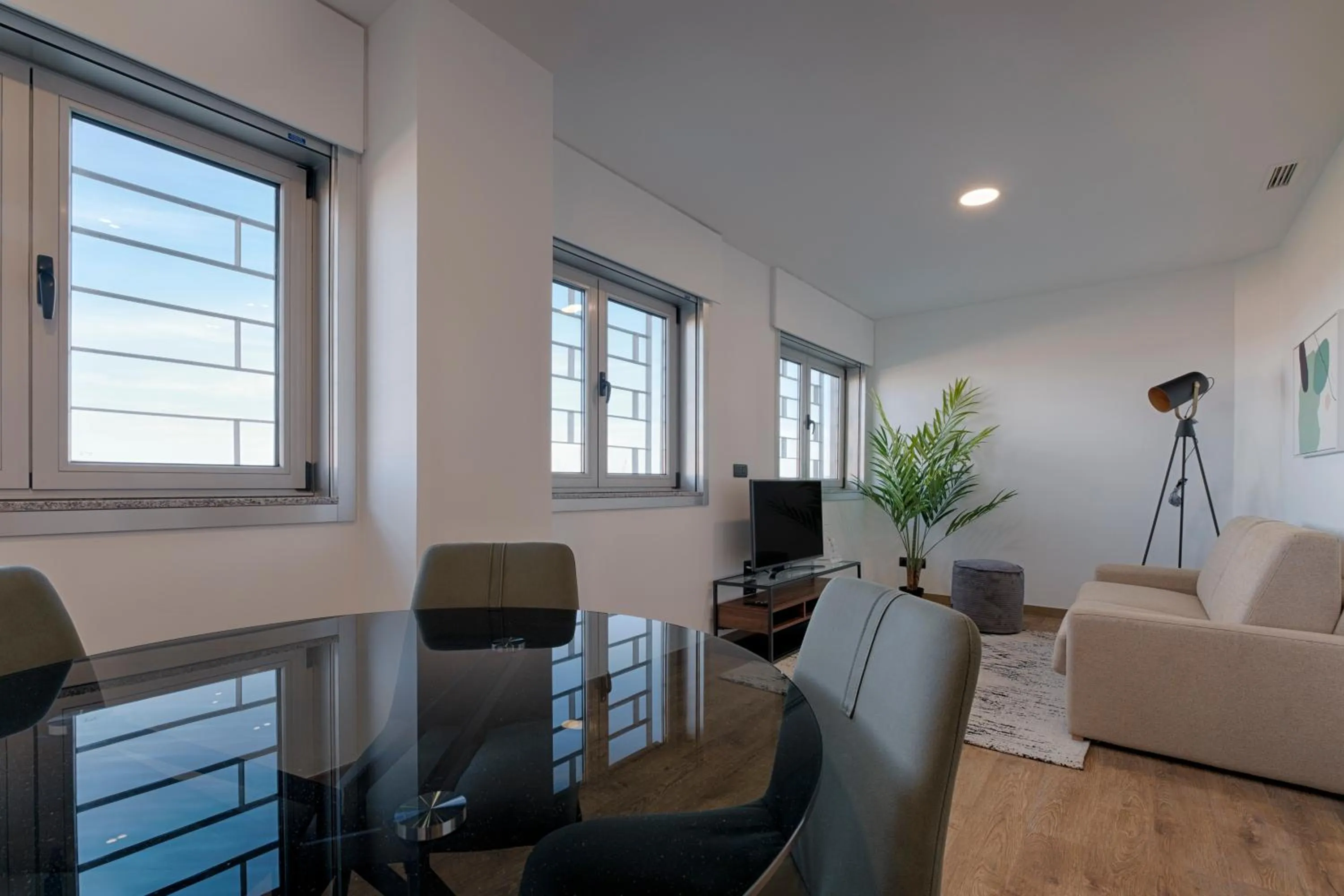 Living room in TH Apartments by Como en Casa