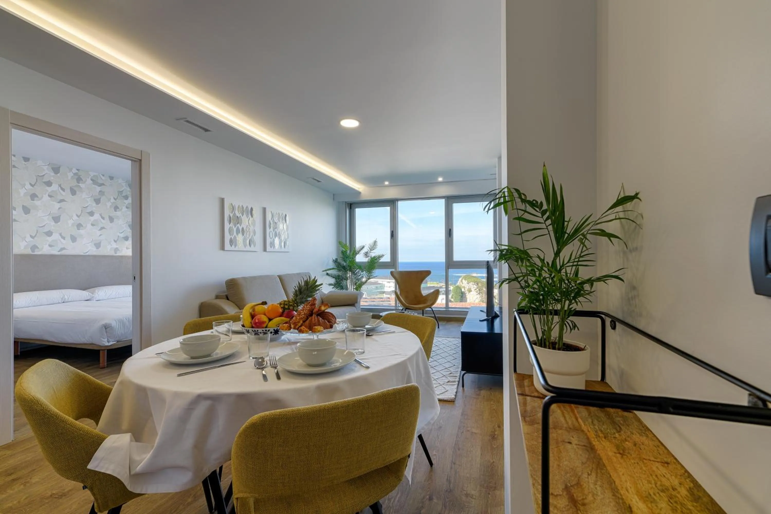 Dining area in TH Apartments by Como en Casa