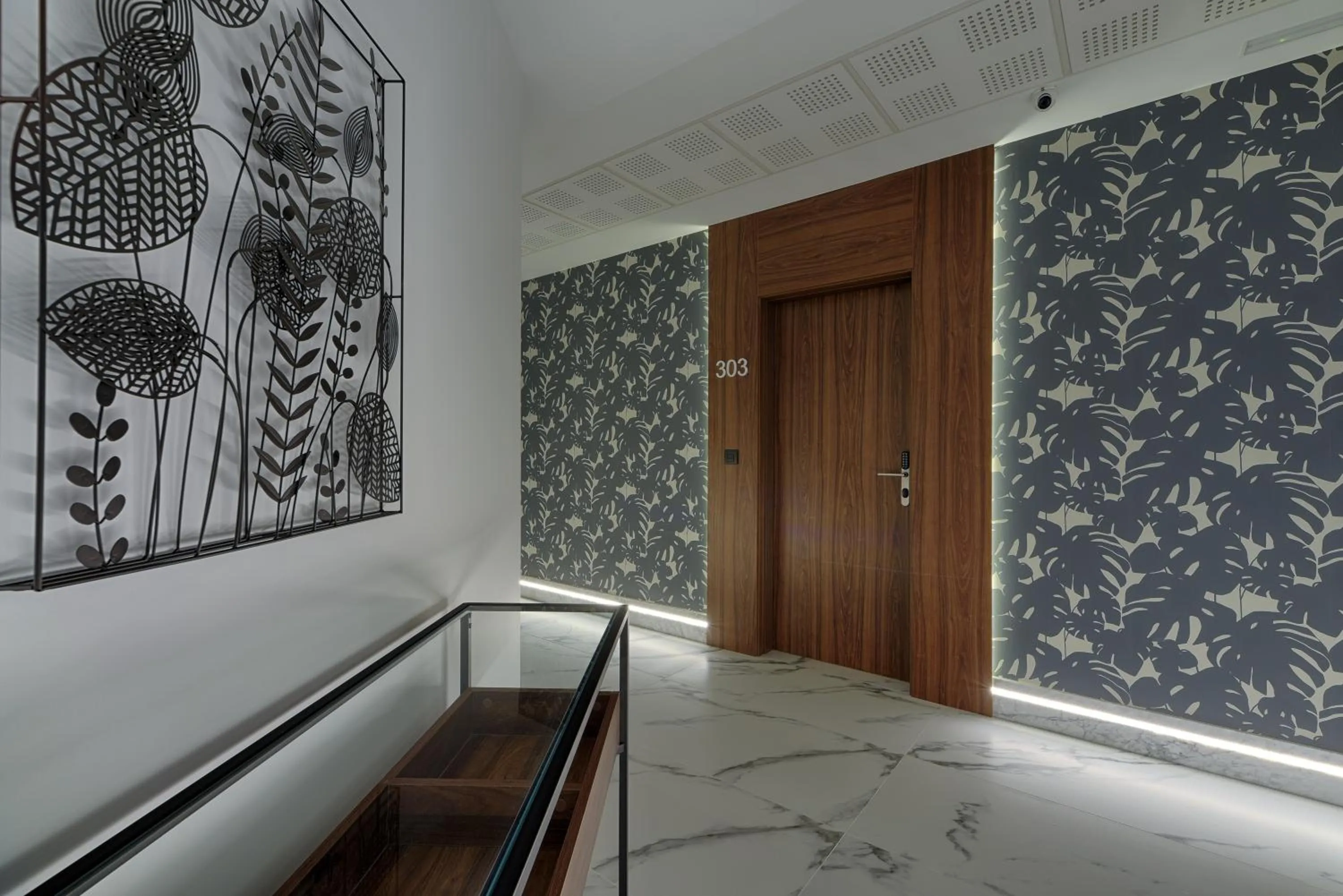 Facade/entrance in TH Apartments by Como en Casa