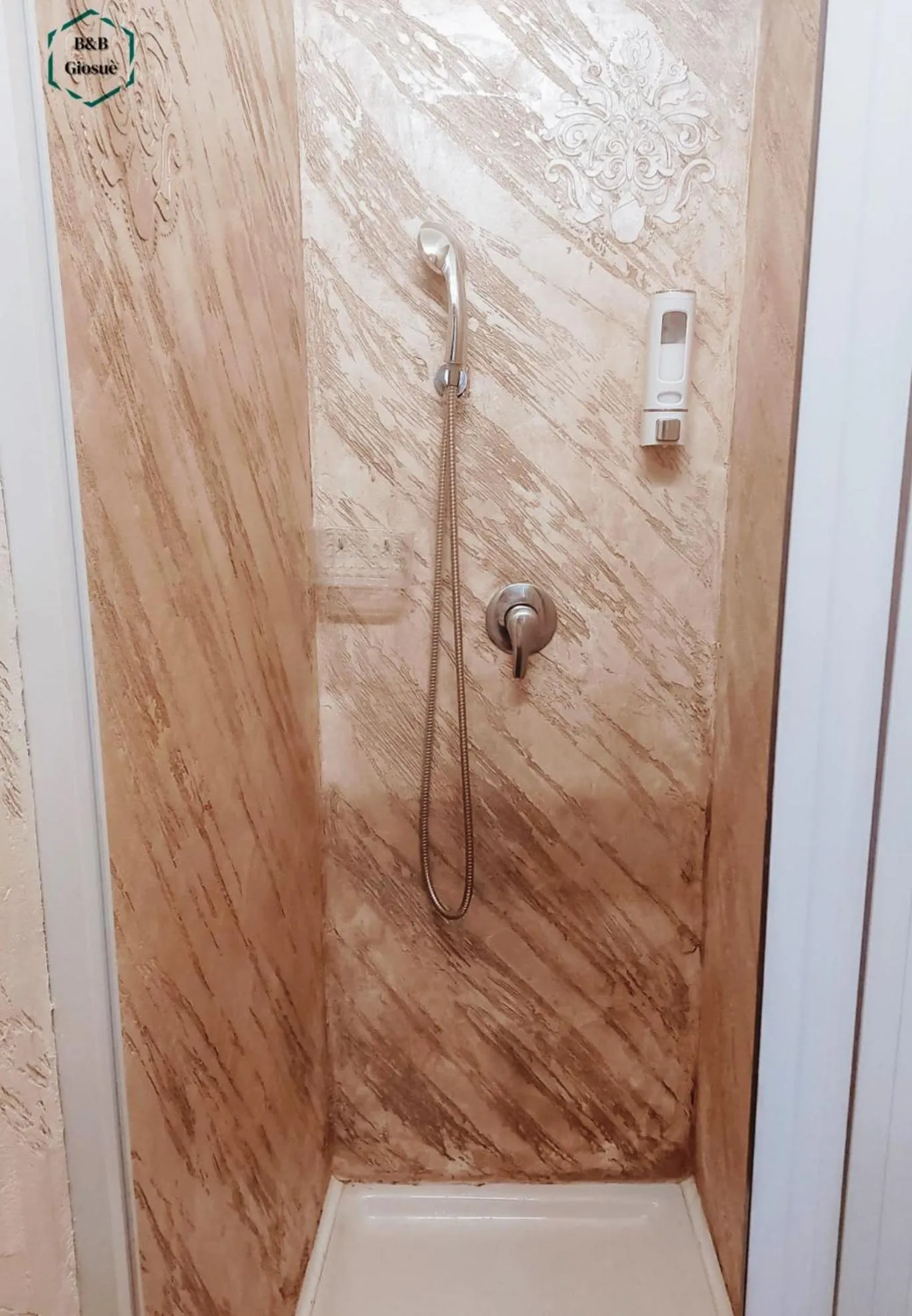 Bathroom in B&B Giosuè