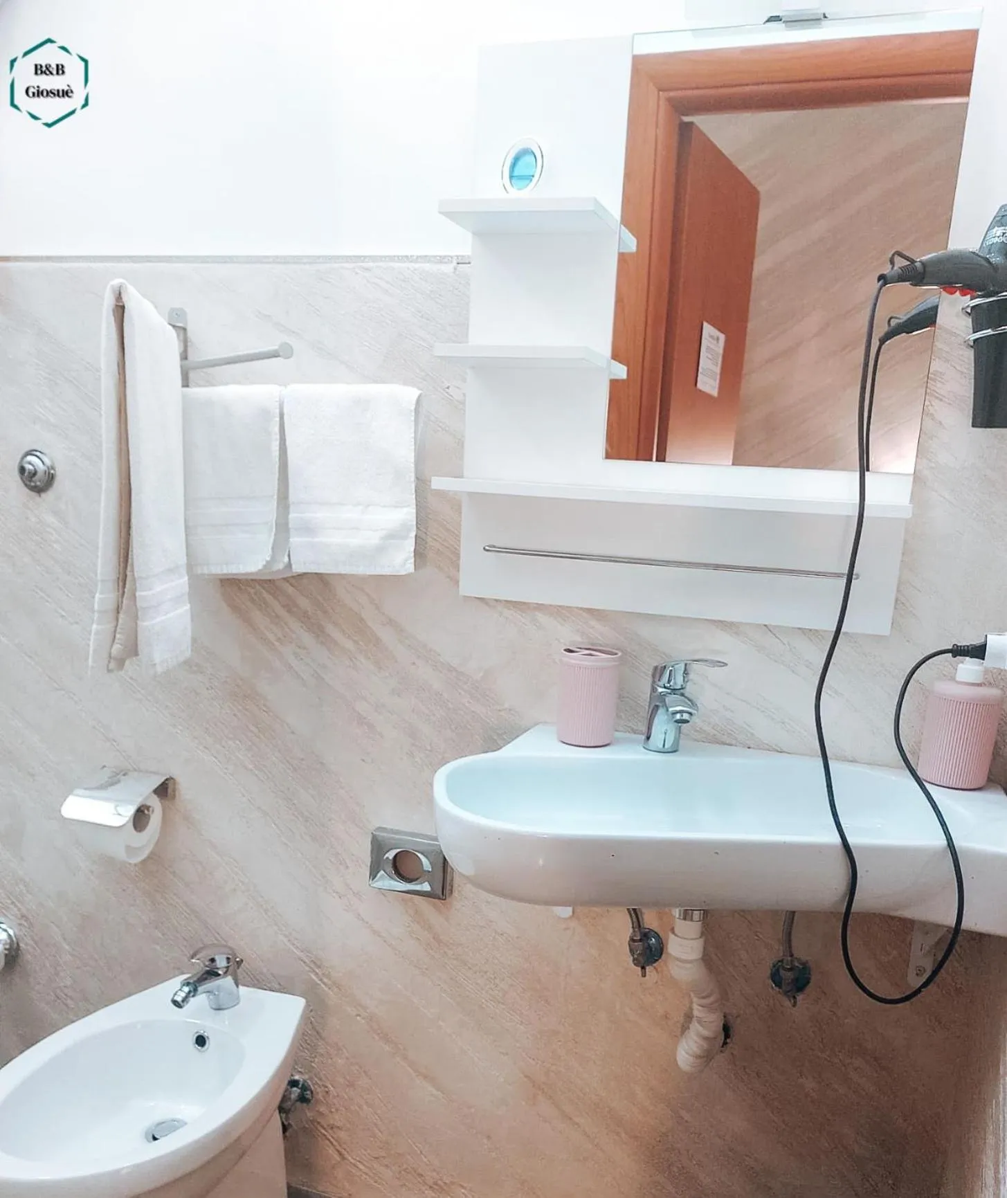 Bathroom in B&B Giosuè