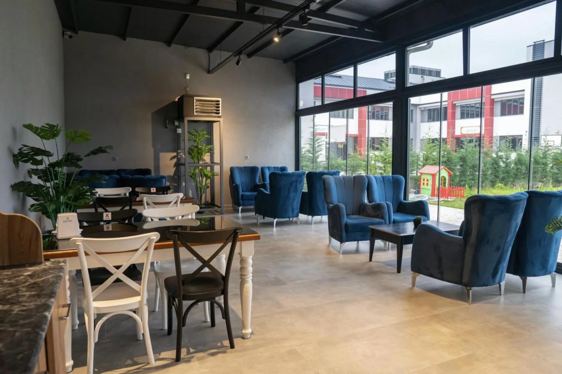 Restaurant/places to eat in Sakarya Hotel