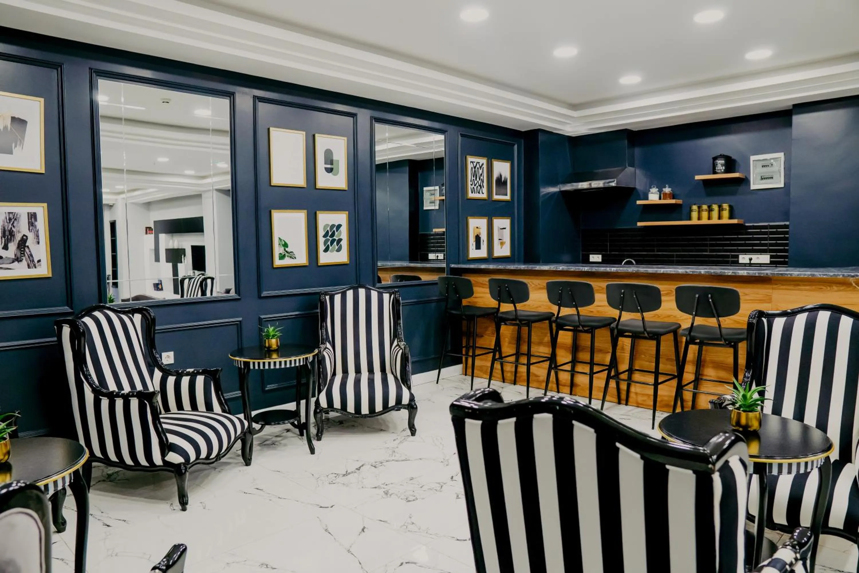 Restaurant/places to eat in Sakarya Hotel