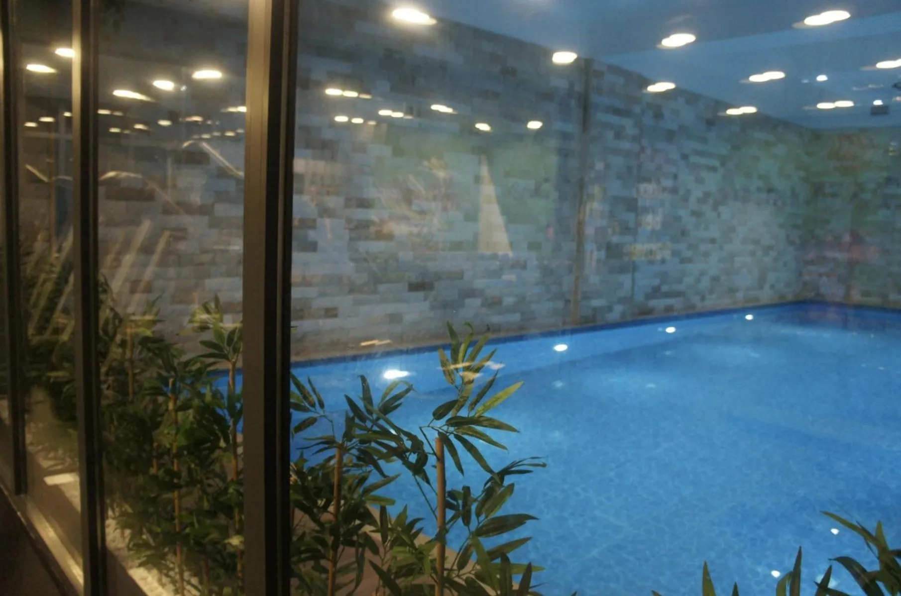 Swimming pool in Sakarya Hotel