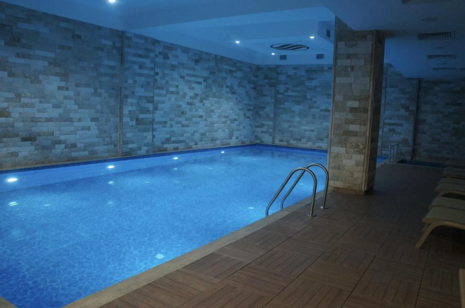 Swimming pool in Sakarya Hotel