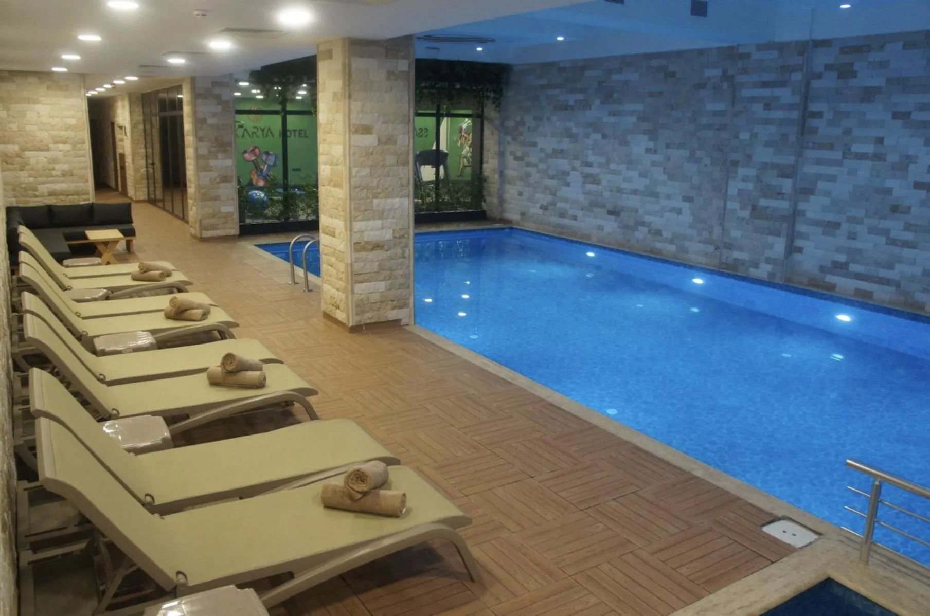 Swimming pool in Sakarya Hotel