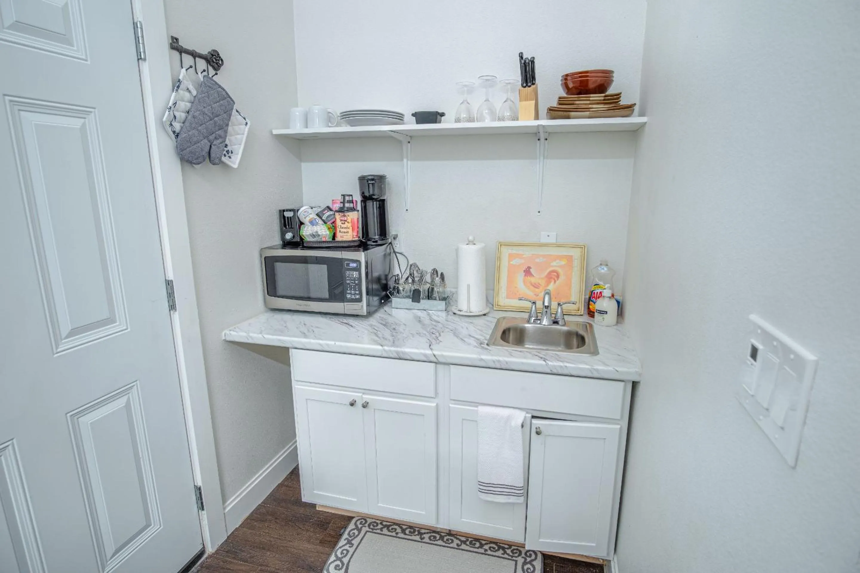 Kitchen or kitchenette in Guest House with Loft Near Downtown