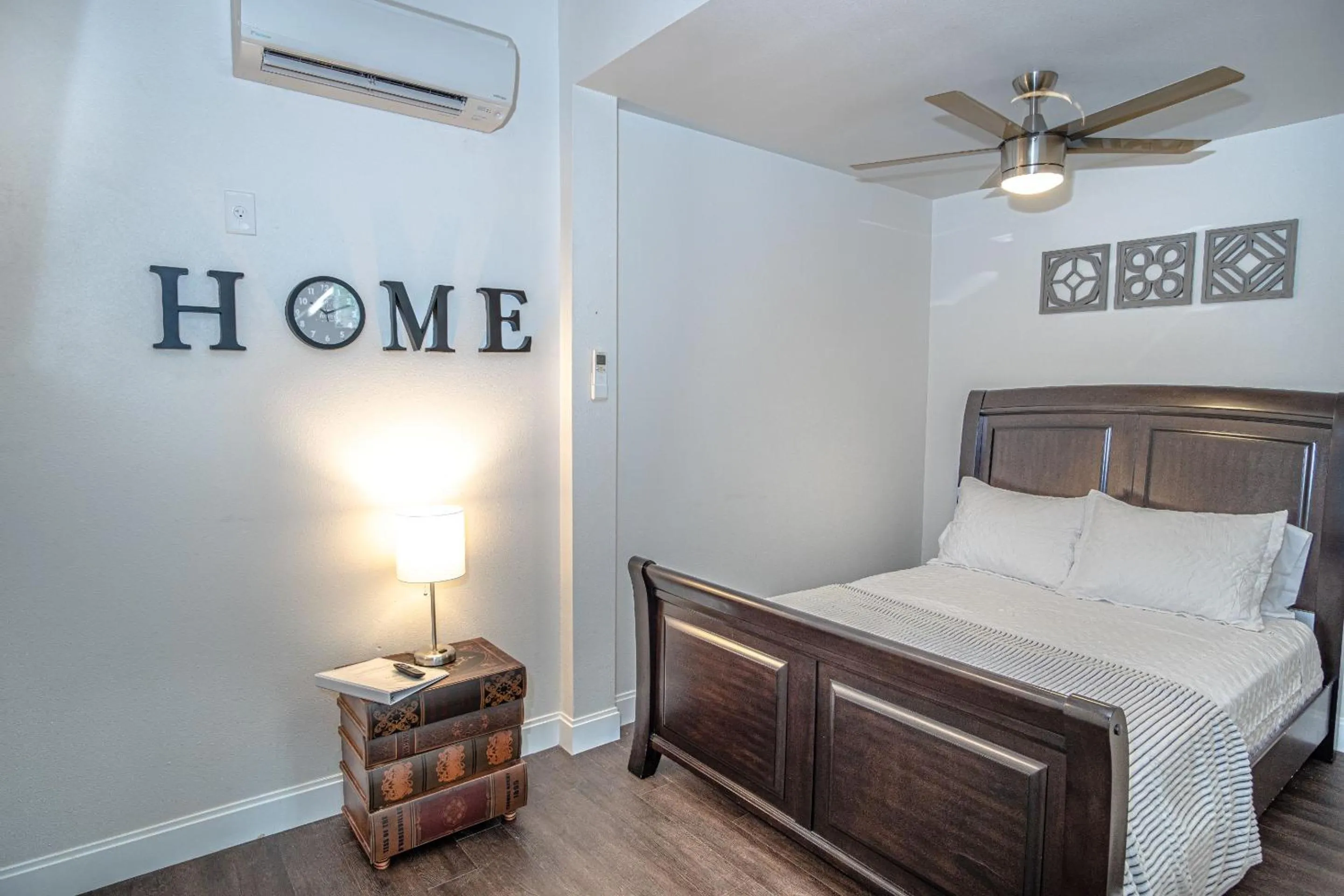 Bed in Guest House with Loft Near Downtown