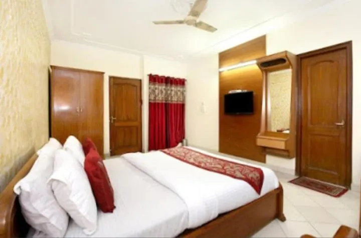 Bed in Hotel Paradise Chandigarh