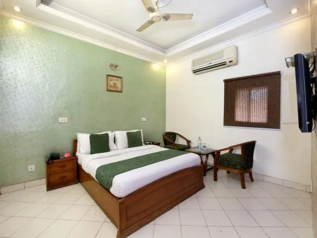 Property building, Bed in Hotel Paradise Chandigarh