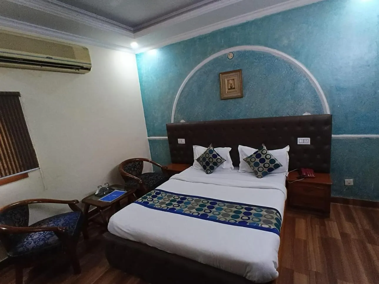 Bed in Hotel Paradise Chandigarh