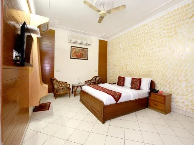 Property building, Bed in Hotel Paradise Chandigarh