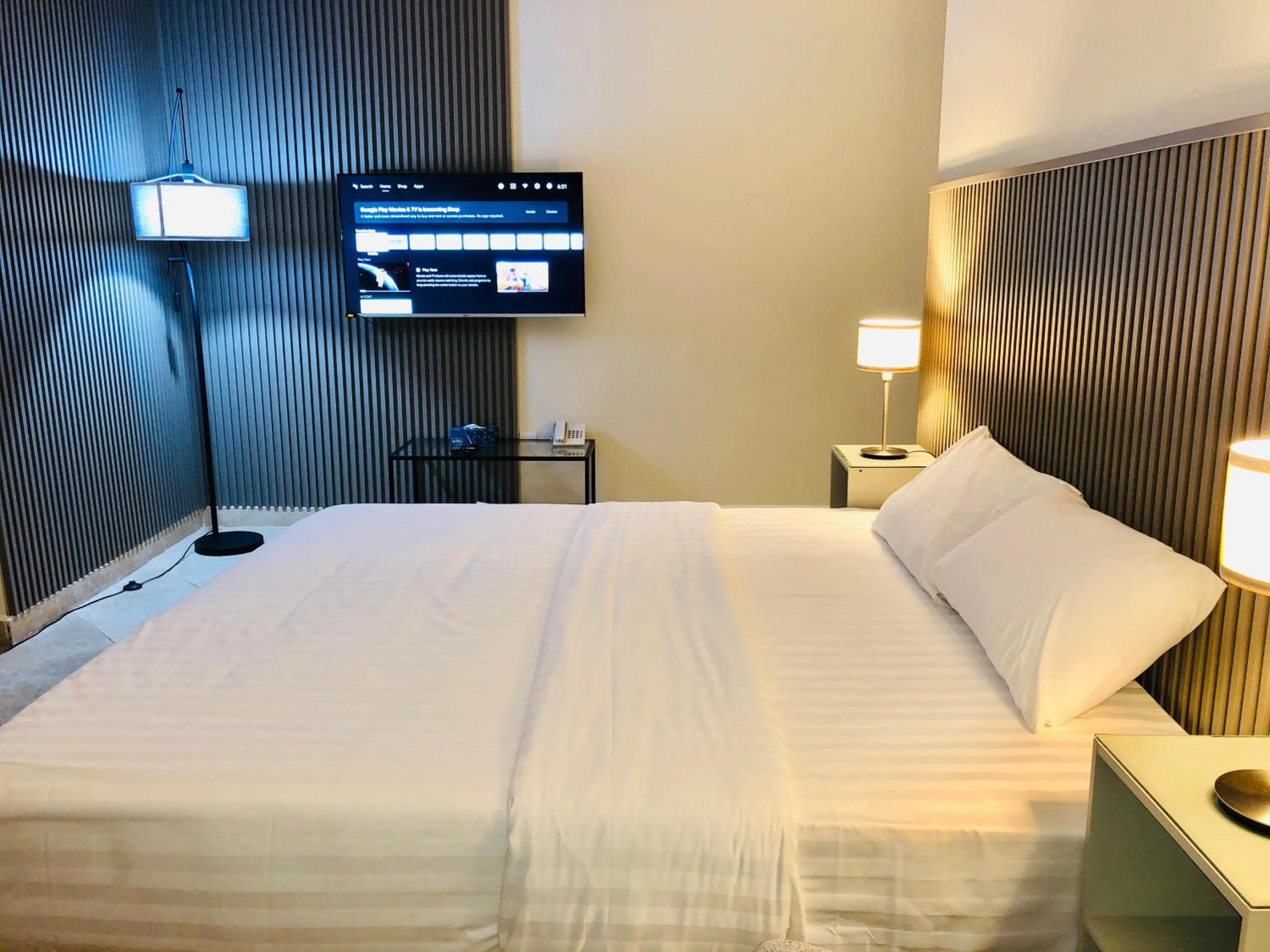 Bed in Times Square Suite Hotel