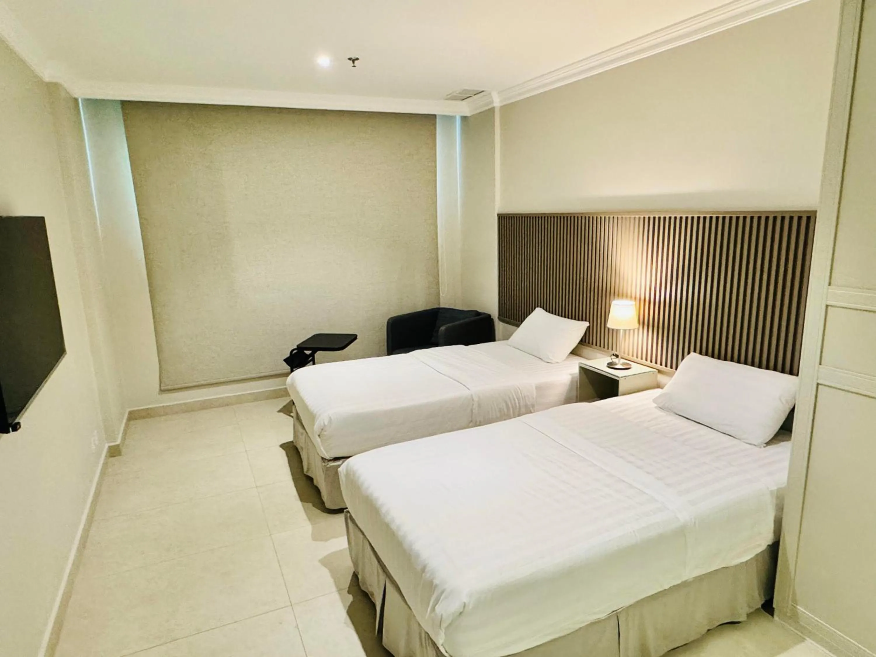 Bedroom, Bed in Times Square Suite Hotel