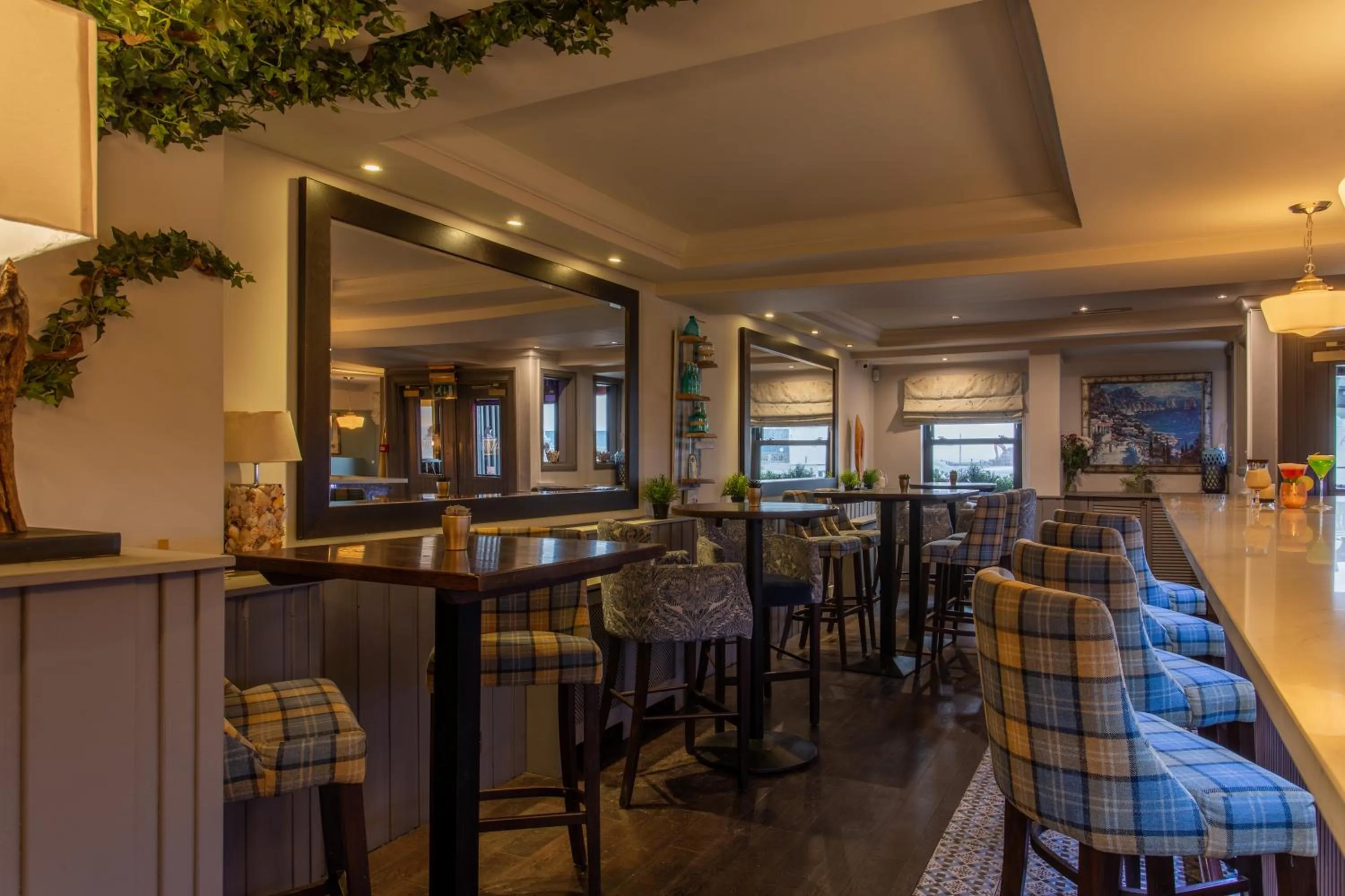 Restaurant/places to eat in Riva Boutique Hotel