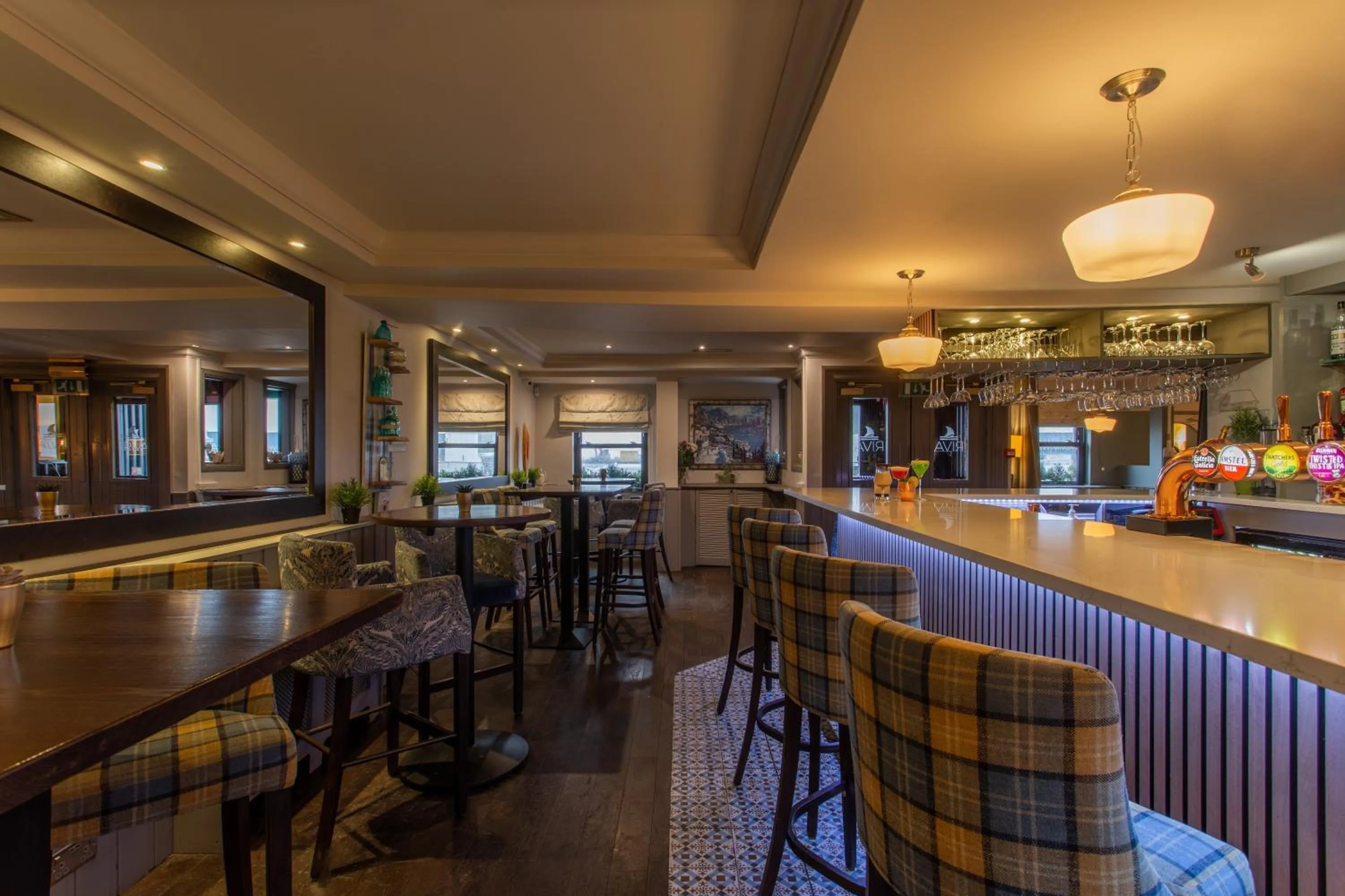 Restaurant/places to eat in Riva Boutique Hotel