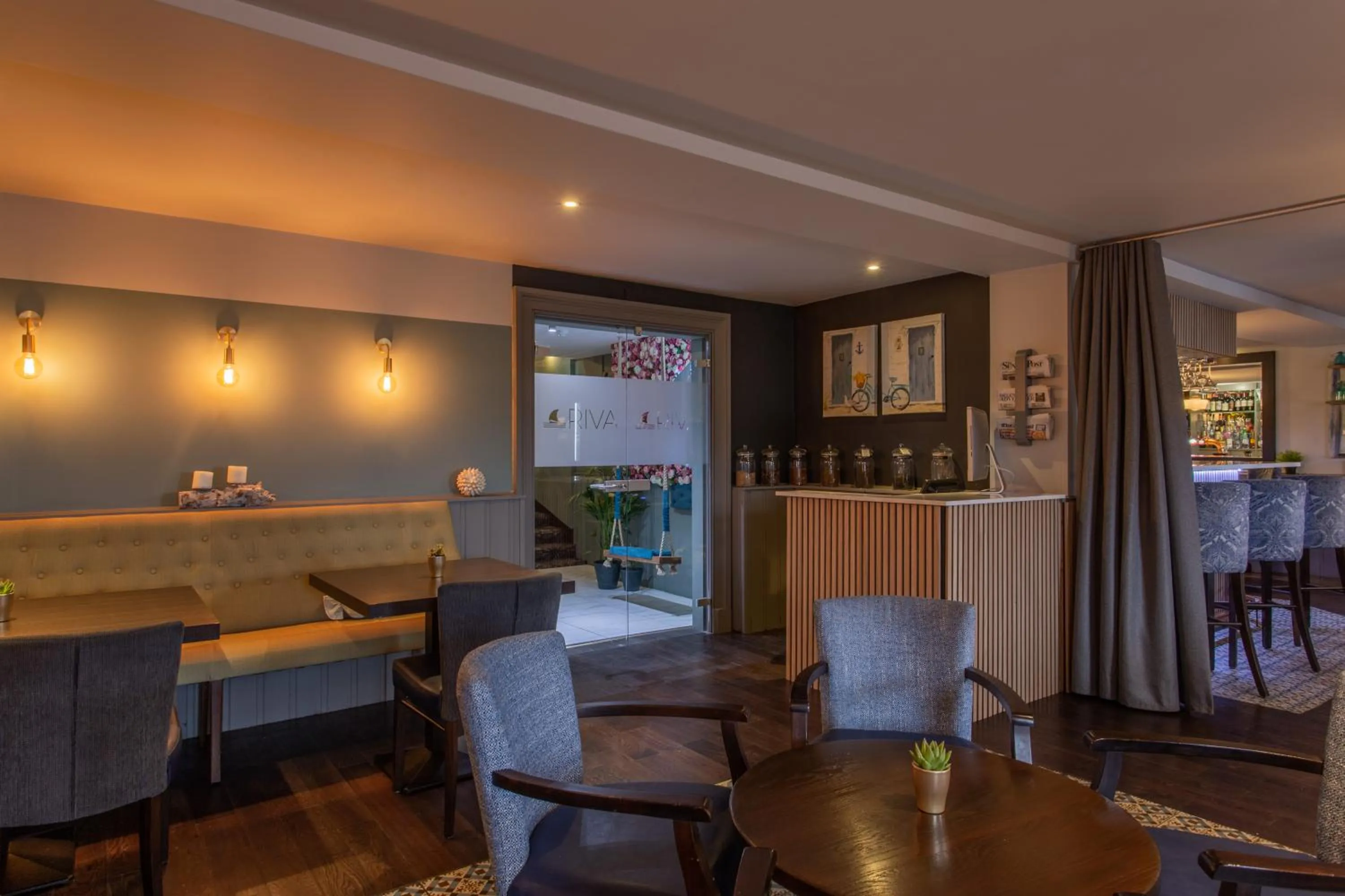 Restaurant/places to eat in Riva Boutique Hotel