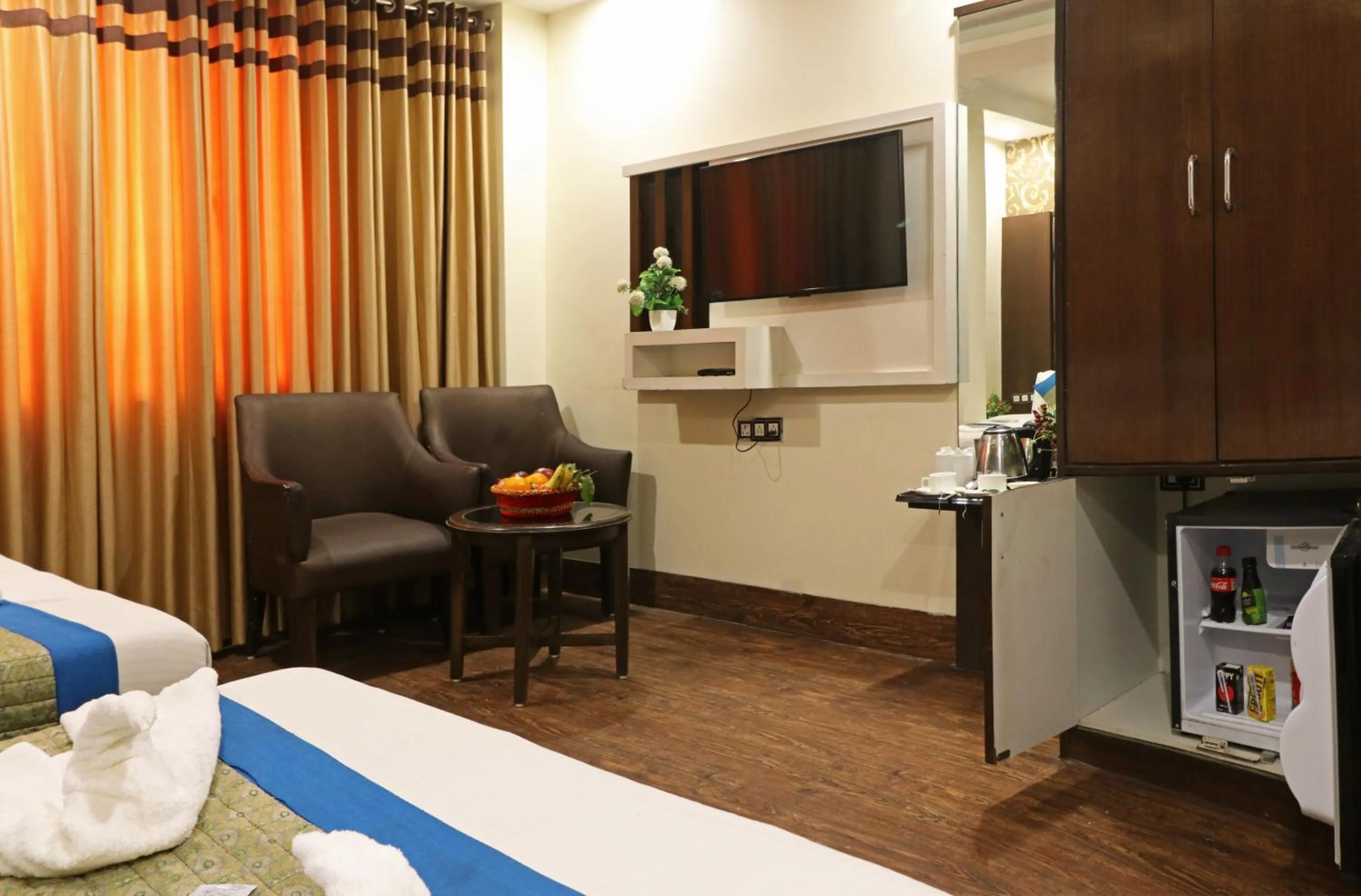 TV and multimedia, Bed in Hotel Mannat international by Mannat