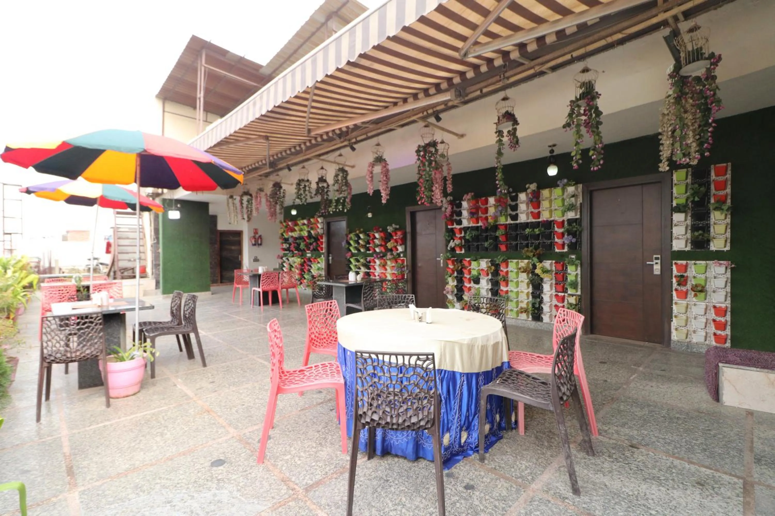 Restaurant/places to eat in Hotel Mannat international by Mannat