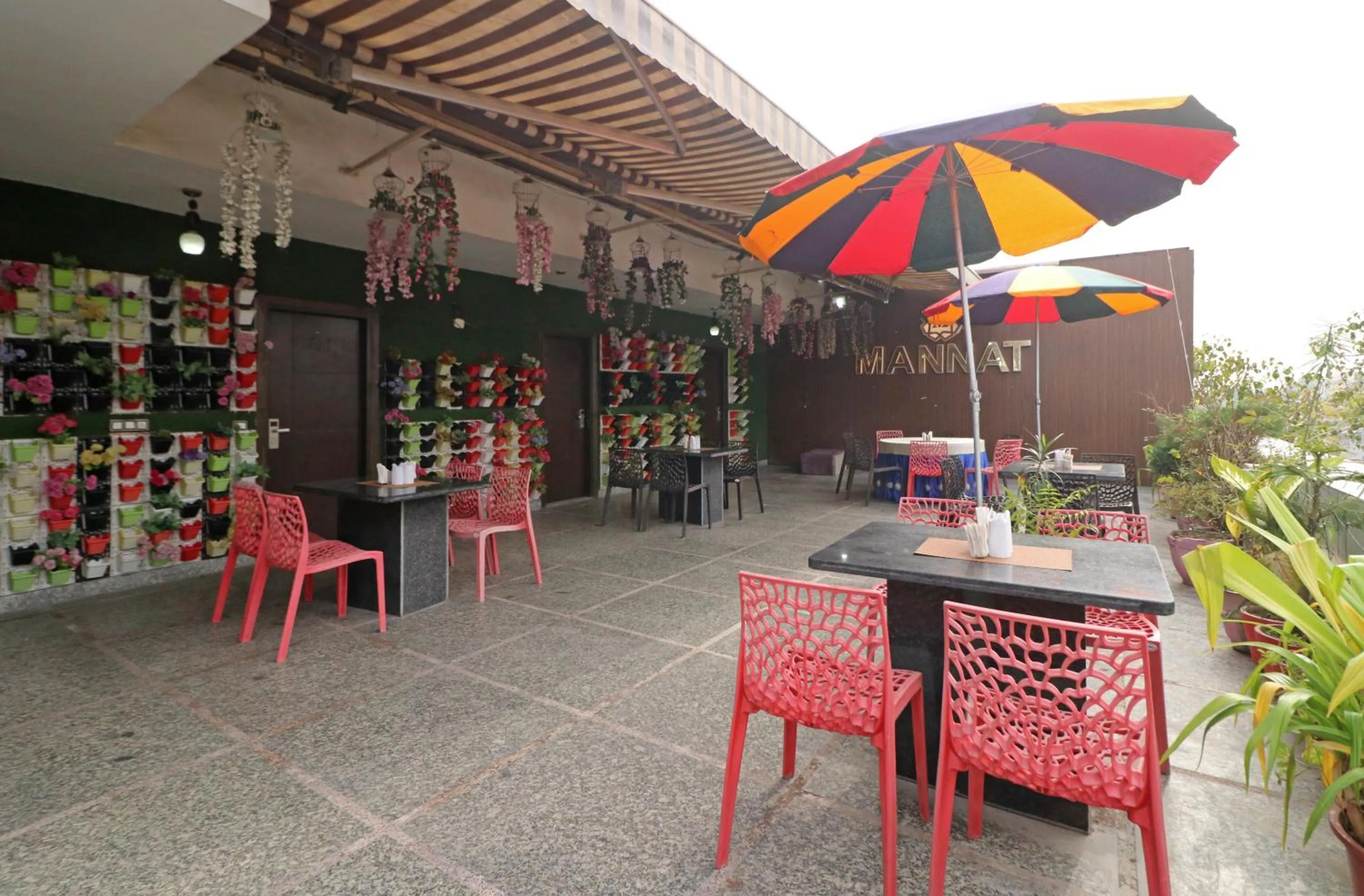 Restaurant/places to eat in Hotel Mannat international by Mannat