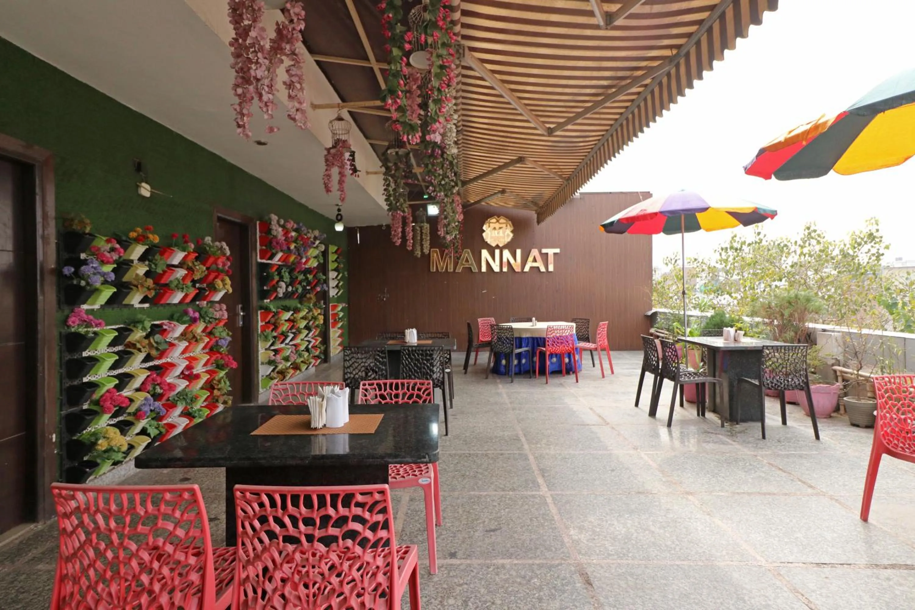 Restaurant/places to eat in Hotel Mannat international by Mannat
