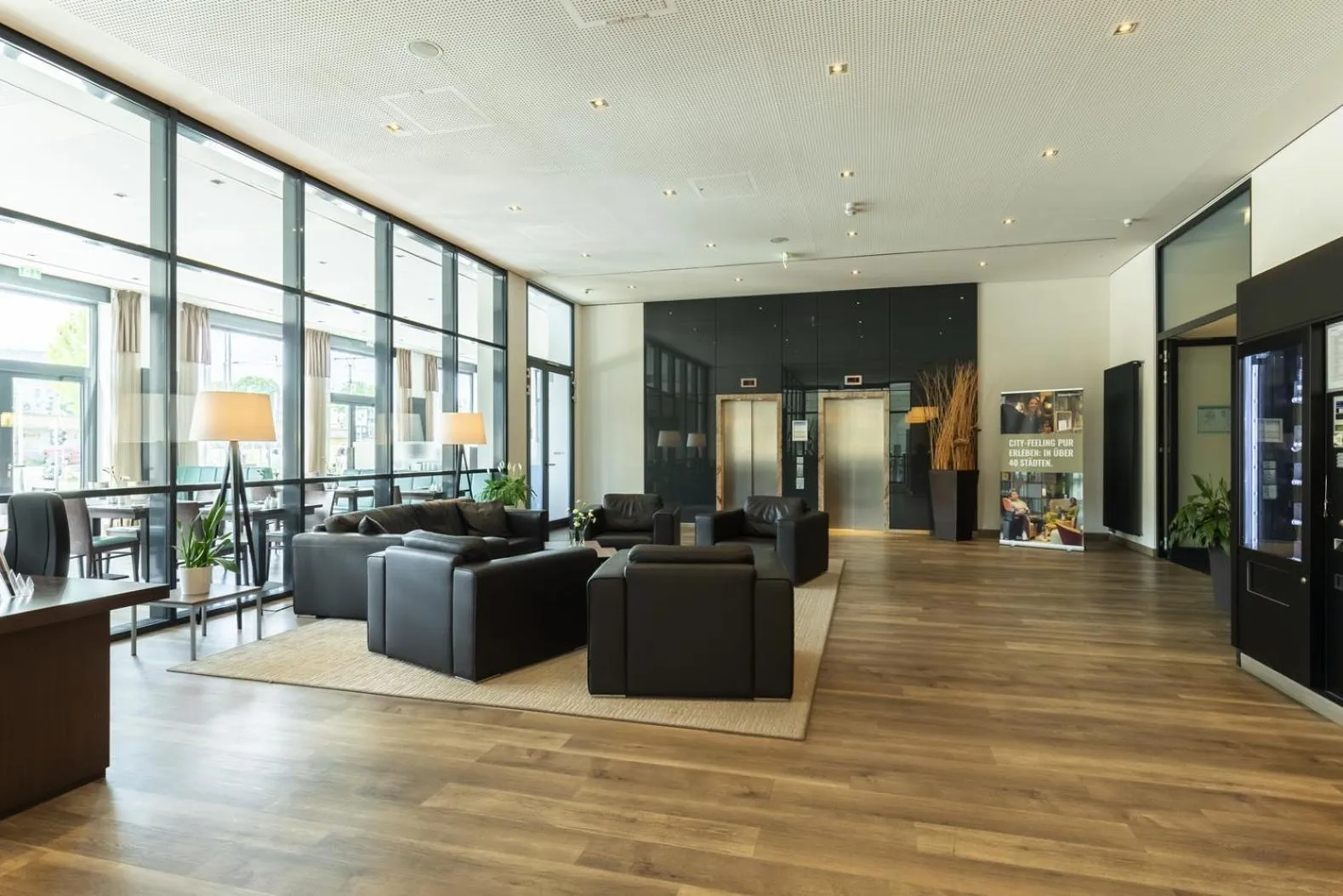 Lobby or reception in IntercityHotel Dresden