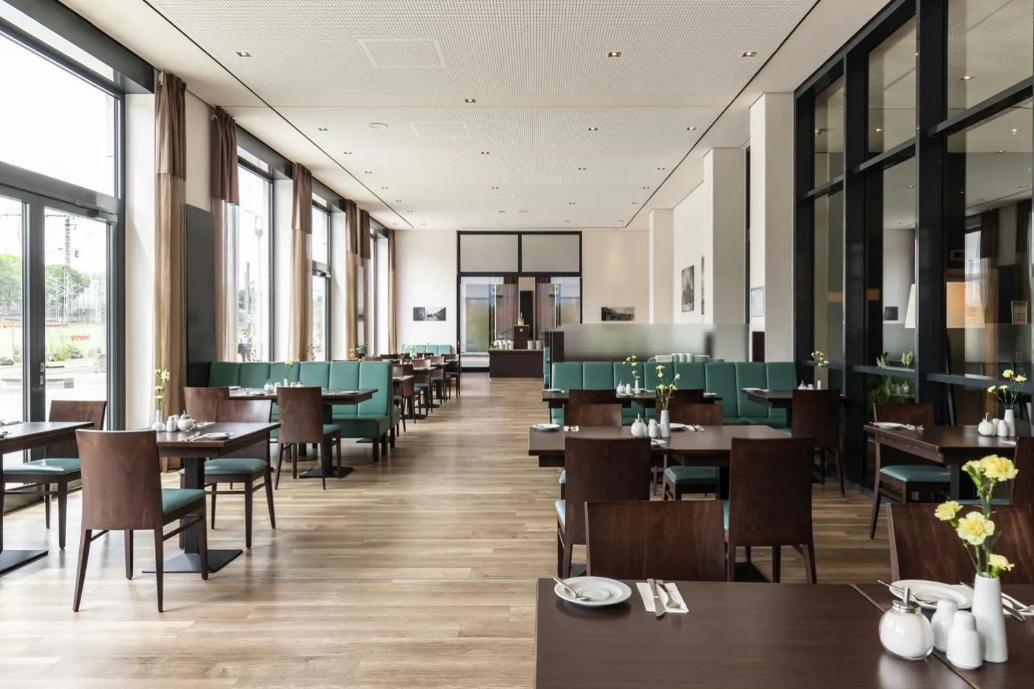 Restaurant/places to eat in IntercityHotel Dresden