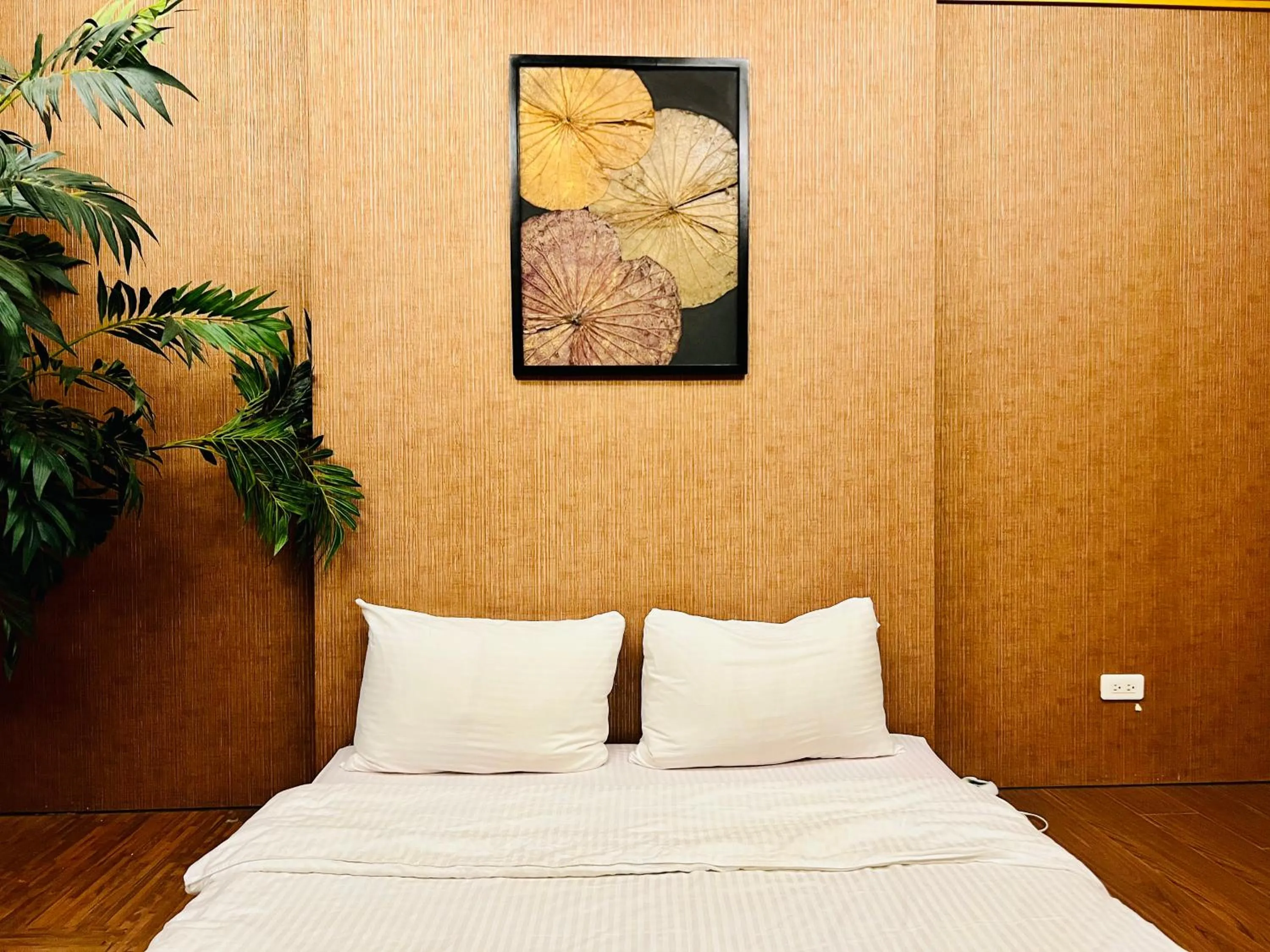 Bedroom, Bed in Motel Fabulous