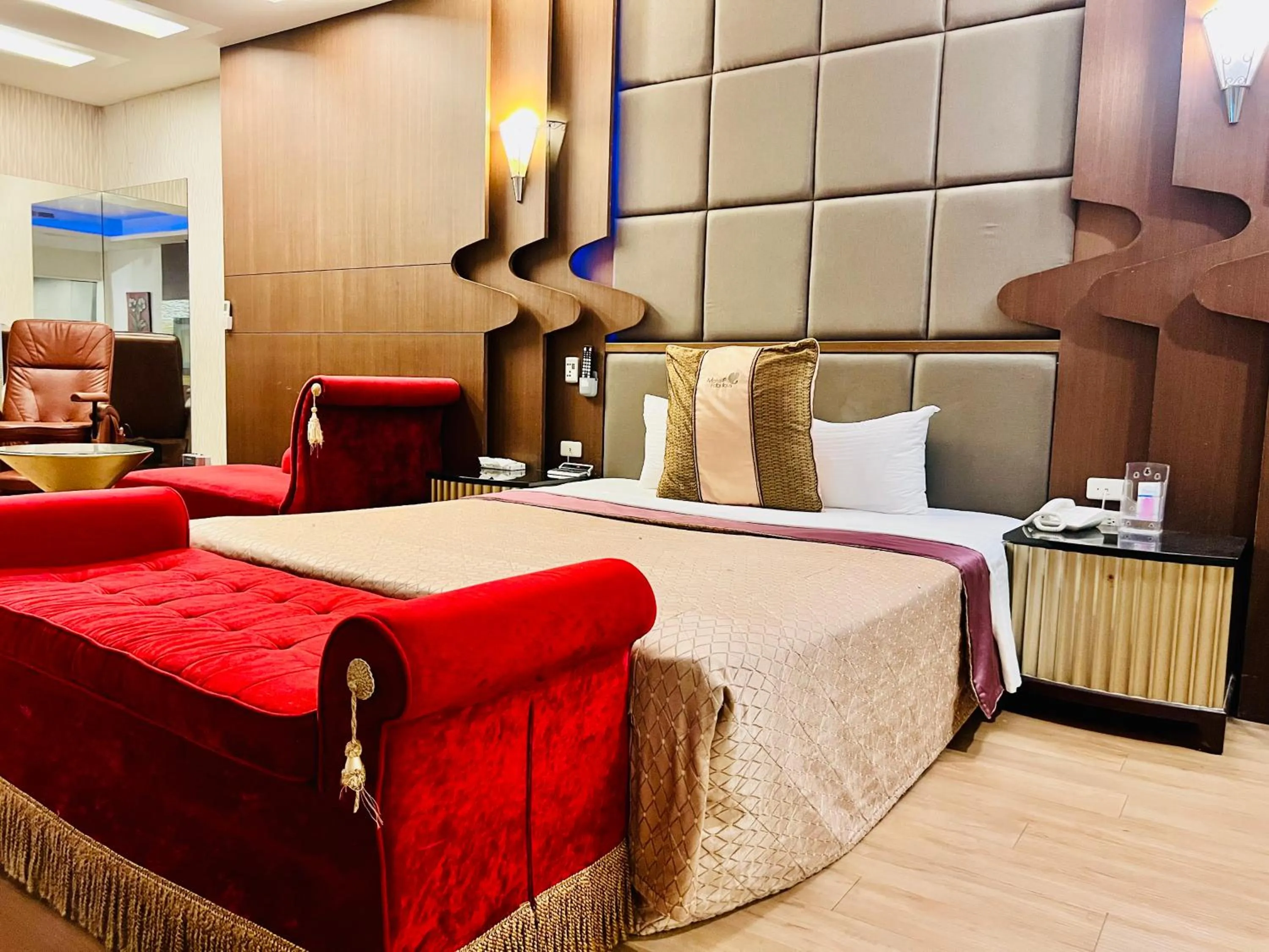 Bedroom, Bed in Motel Fabulous